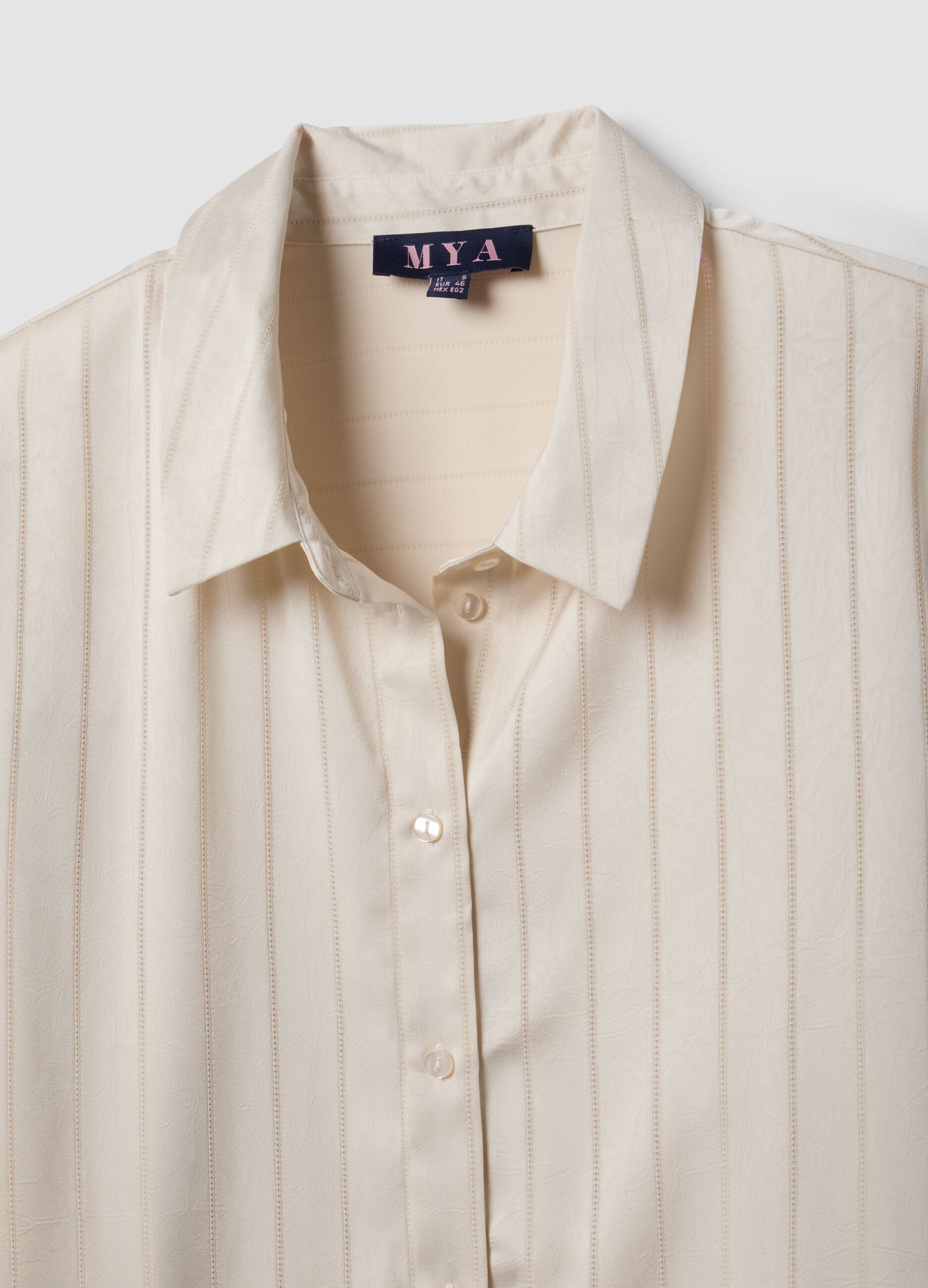 Grey striped shirt with classic collar, regular fit