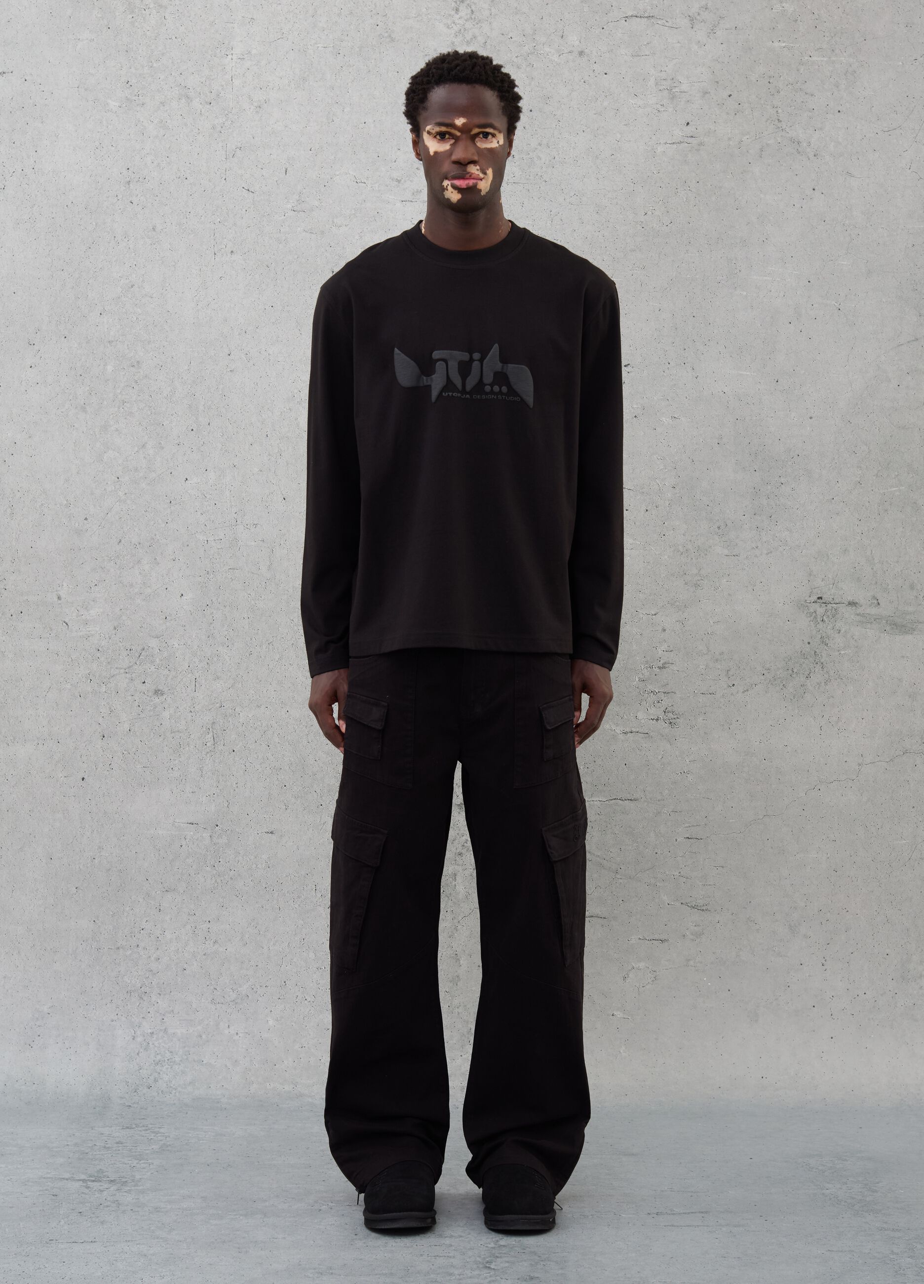 Long-sleeved Graphic T-shirt Black