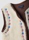 Gilet bianco girocollo con ricami floreali regular fit_1