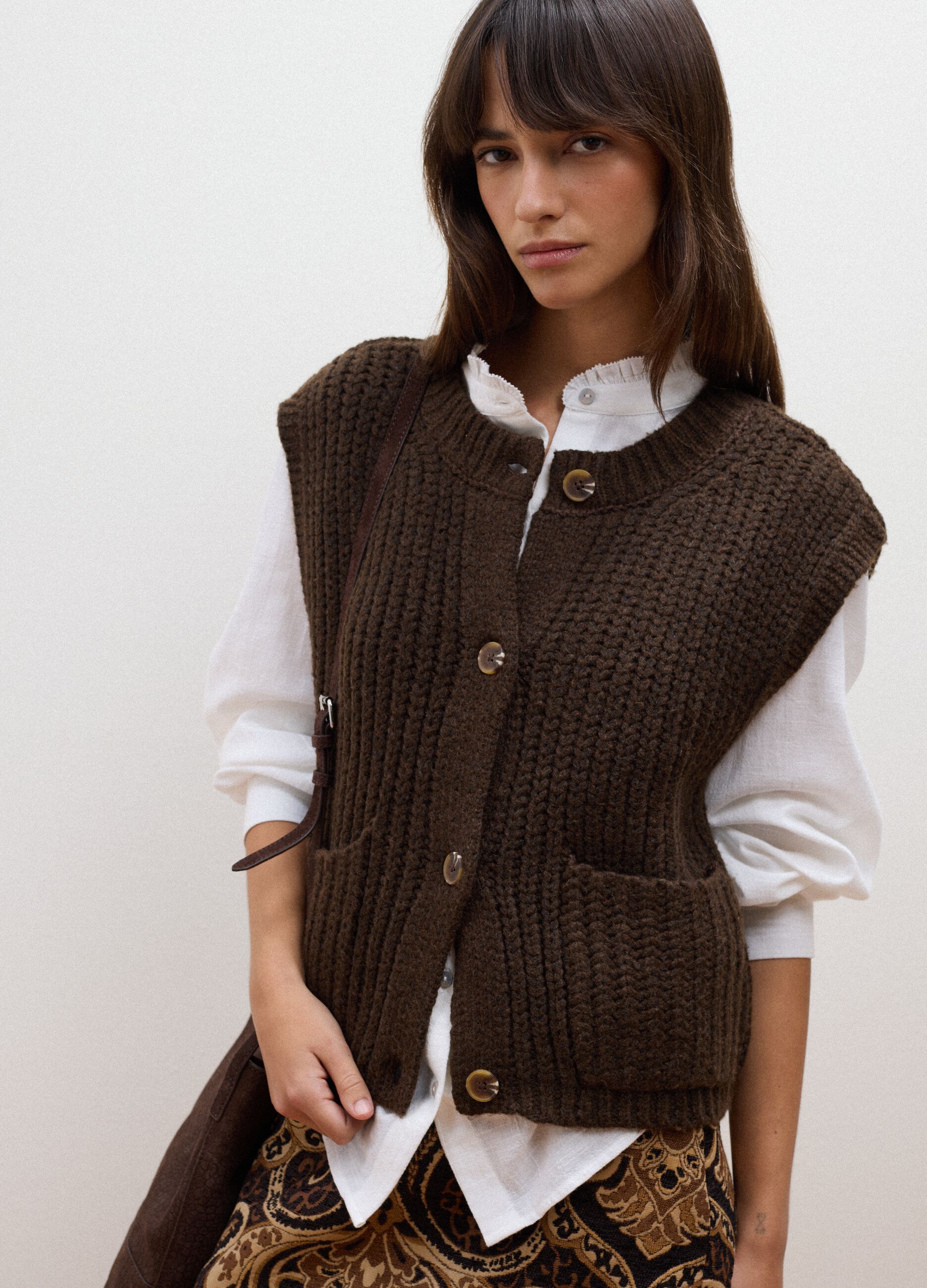 Gilet marrone in misto lana con bottoni