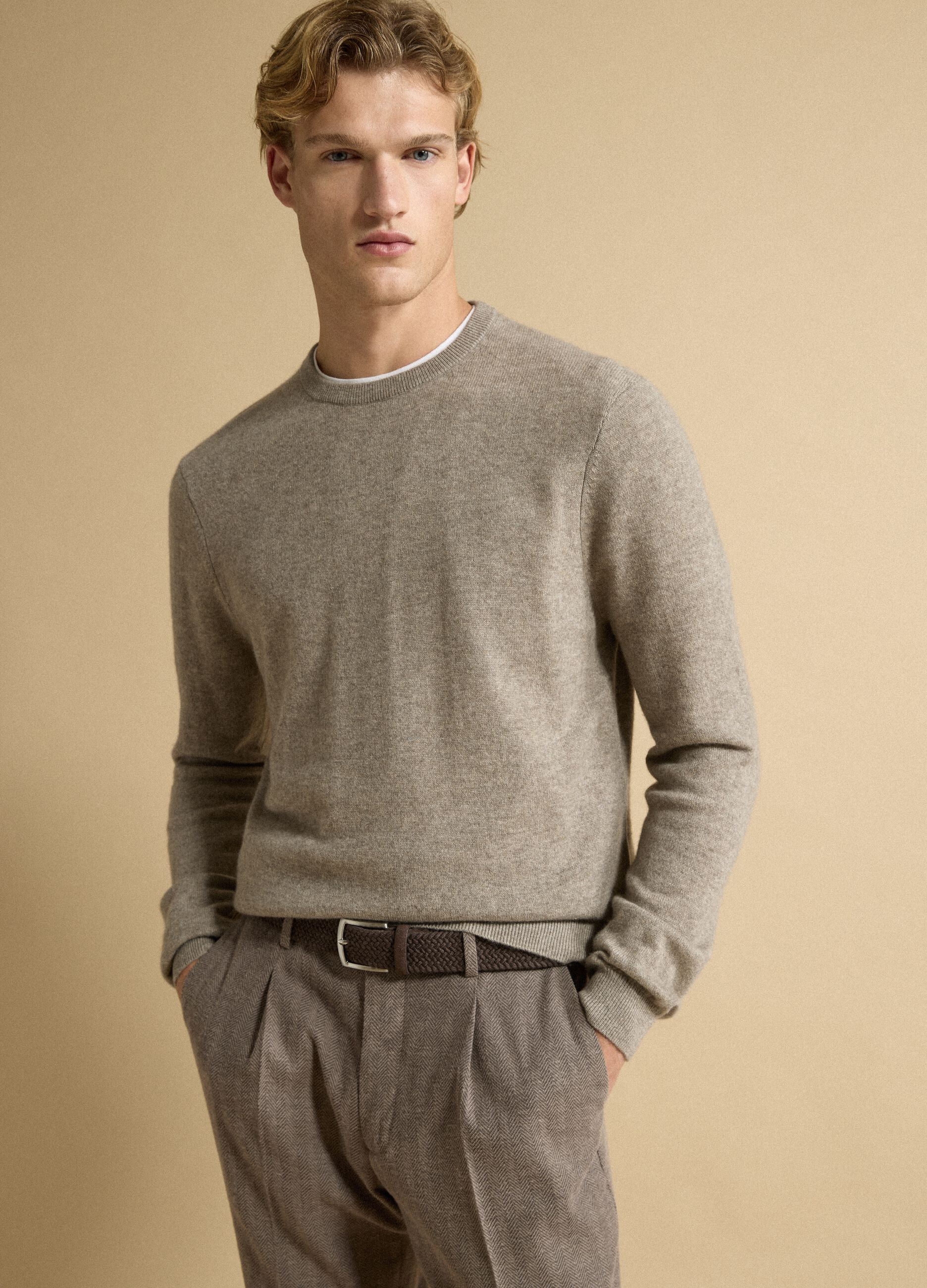 Beige pure cashmere jumper, regular fit