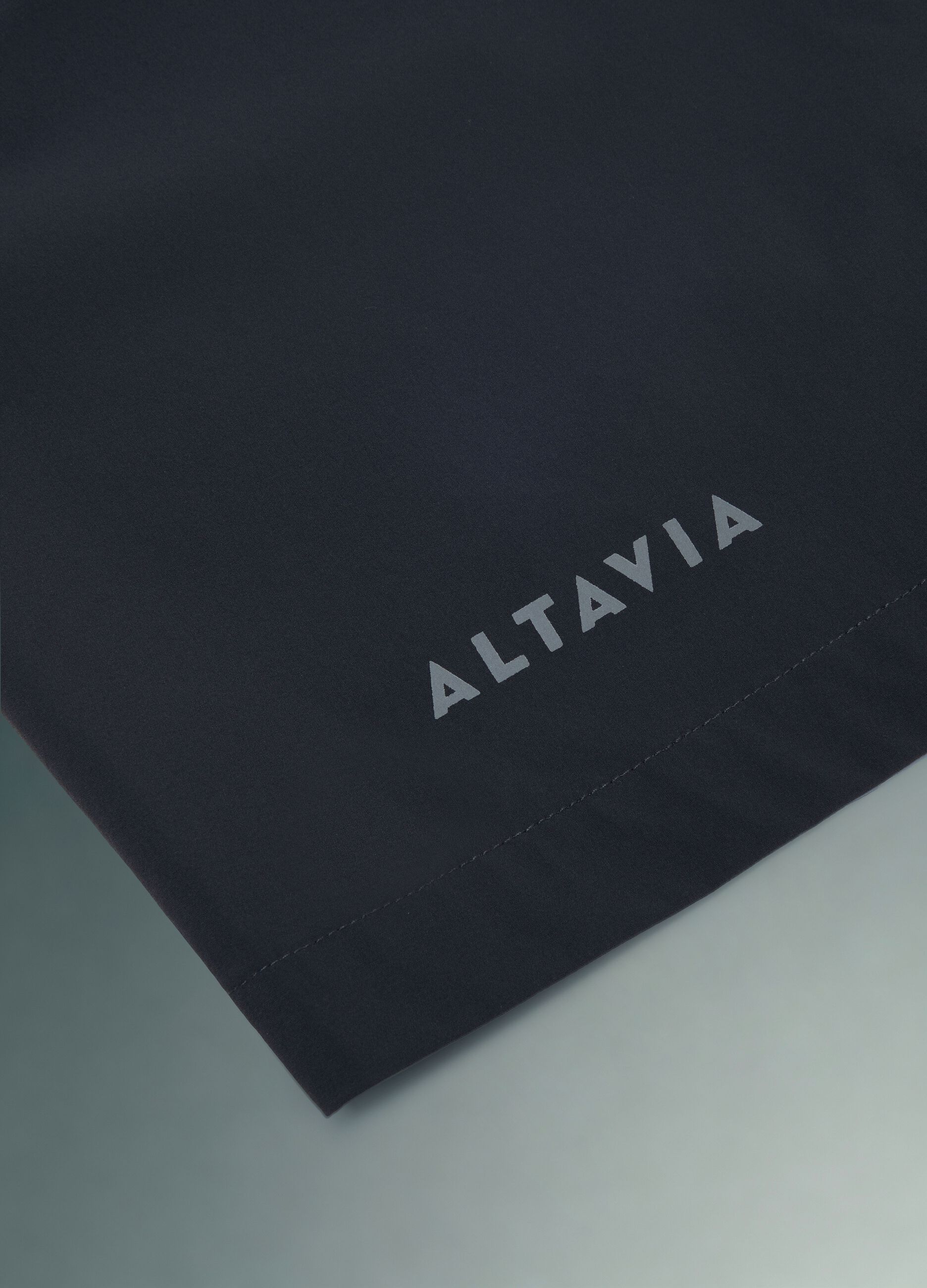 شورت تقني أسود ALTAVIA BIKE من قماش مطاطي
