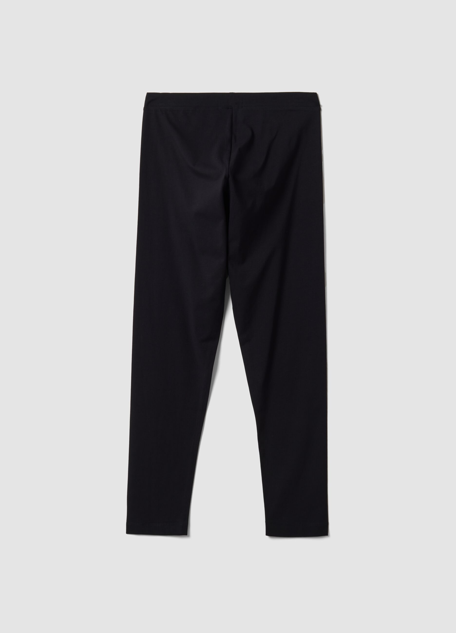 ليقنز أسود من القطن المرن بقصّة سكينّي