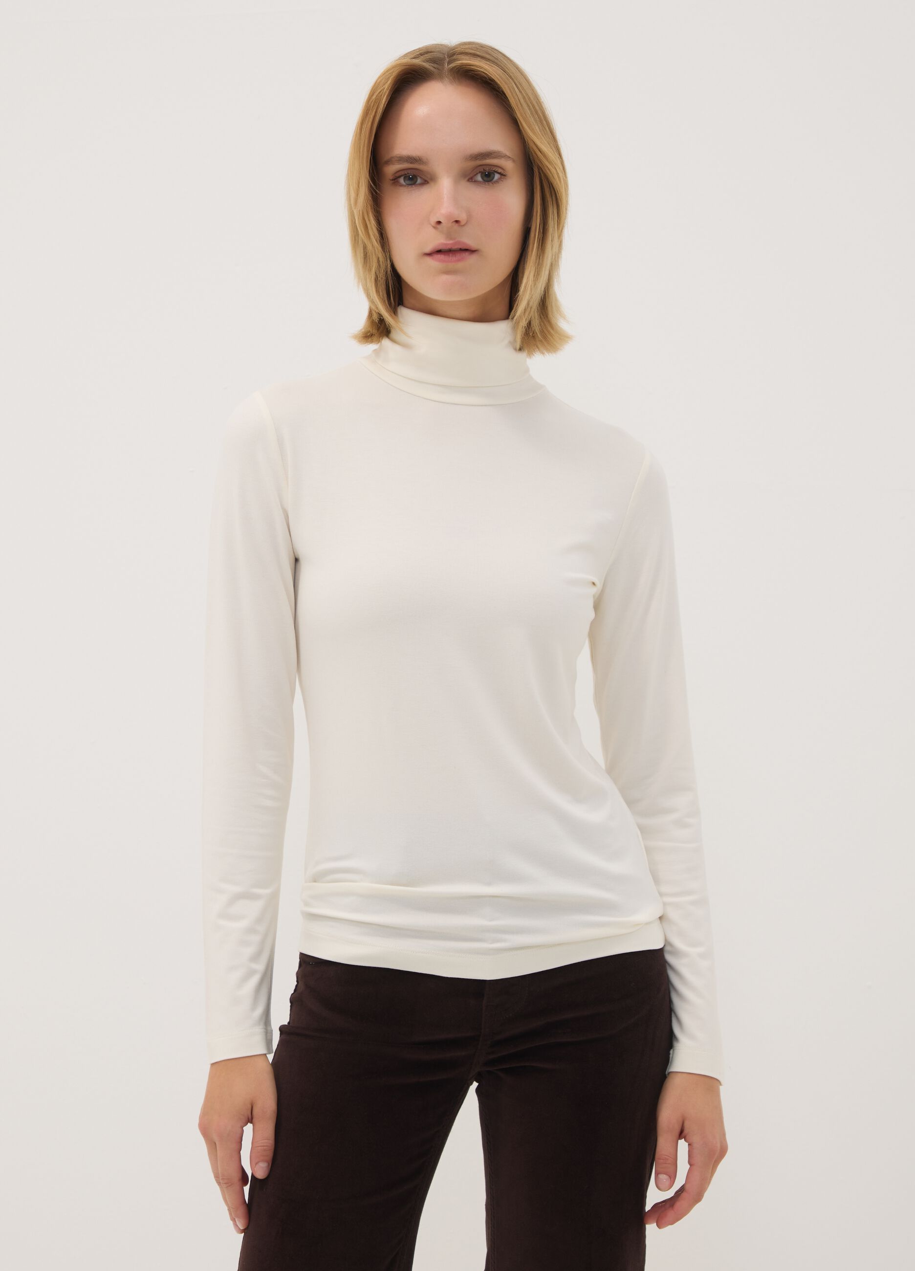 White stretch viscose top with mock neck, regular fit