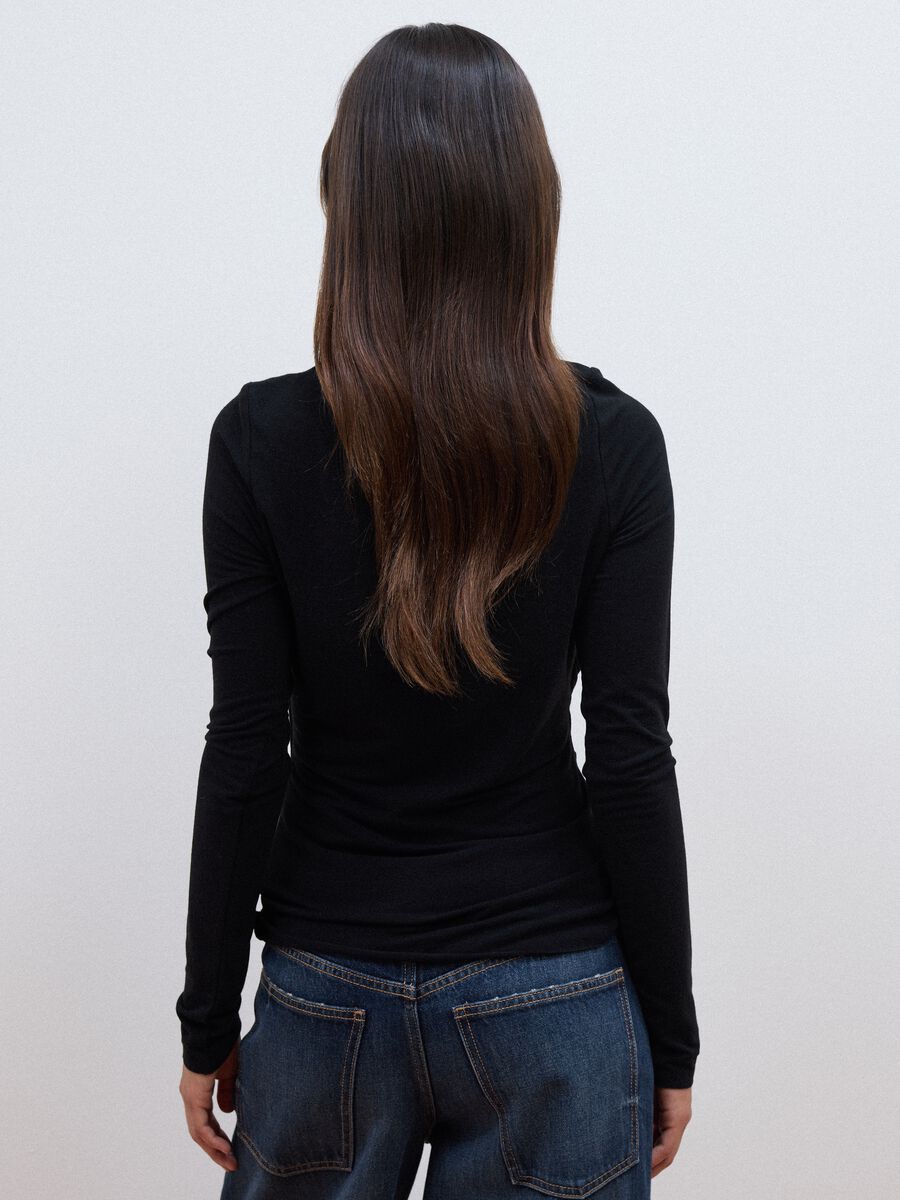 Black stretch viscose, silk and wool T-shirt with draping_3