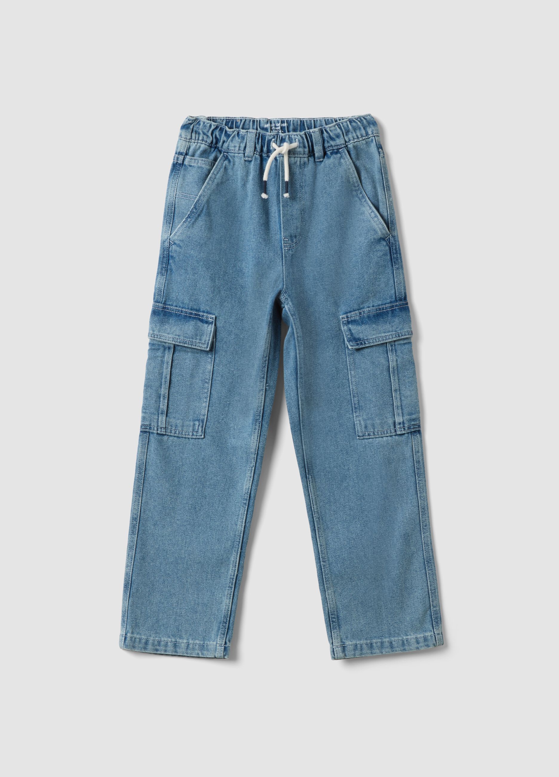 جينز كارجو دينم أزرق فاتح بمزيج من القطن والفسكوز بقصّة مستقيمة