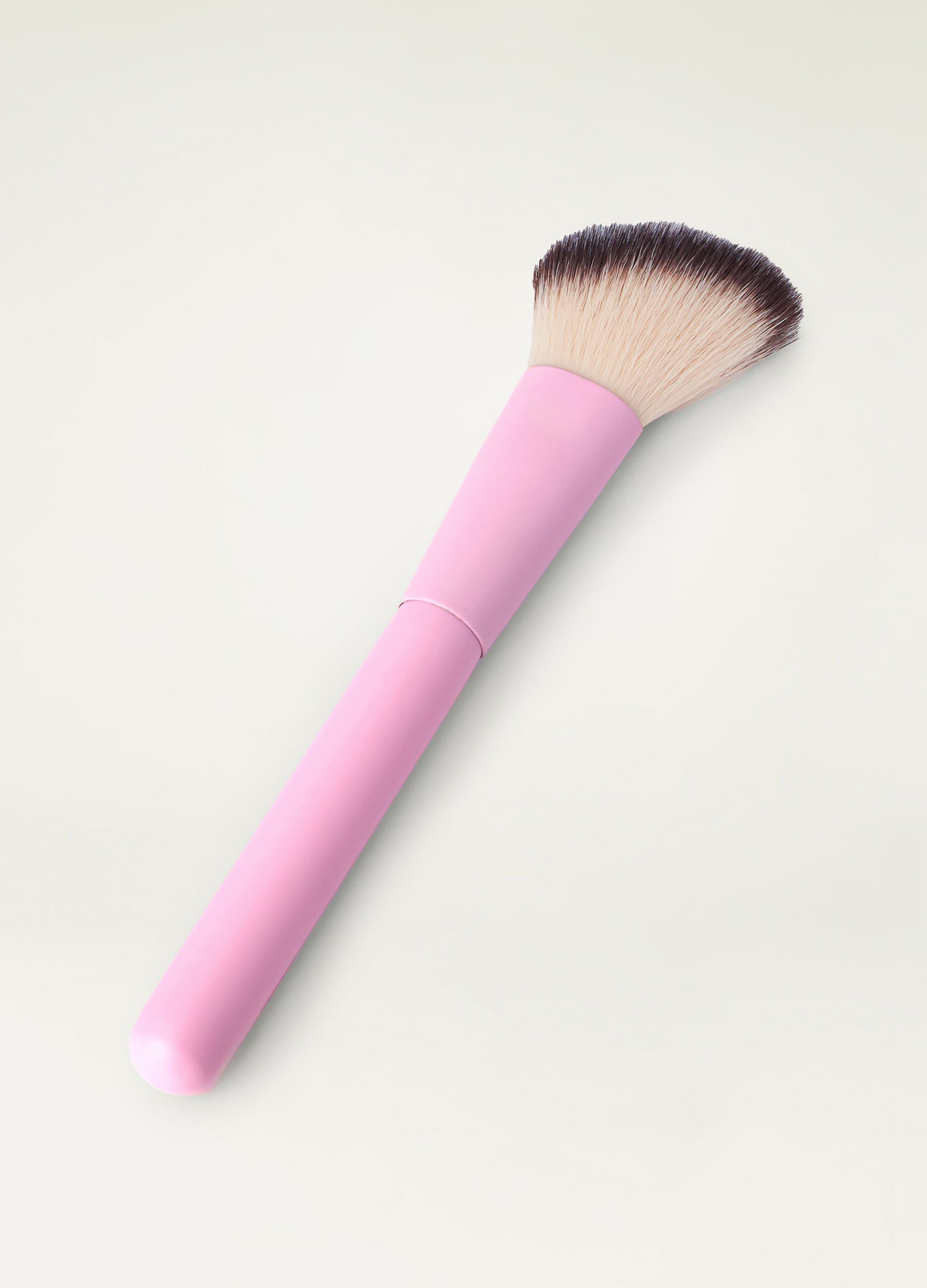 Make-up brush for blusher