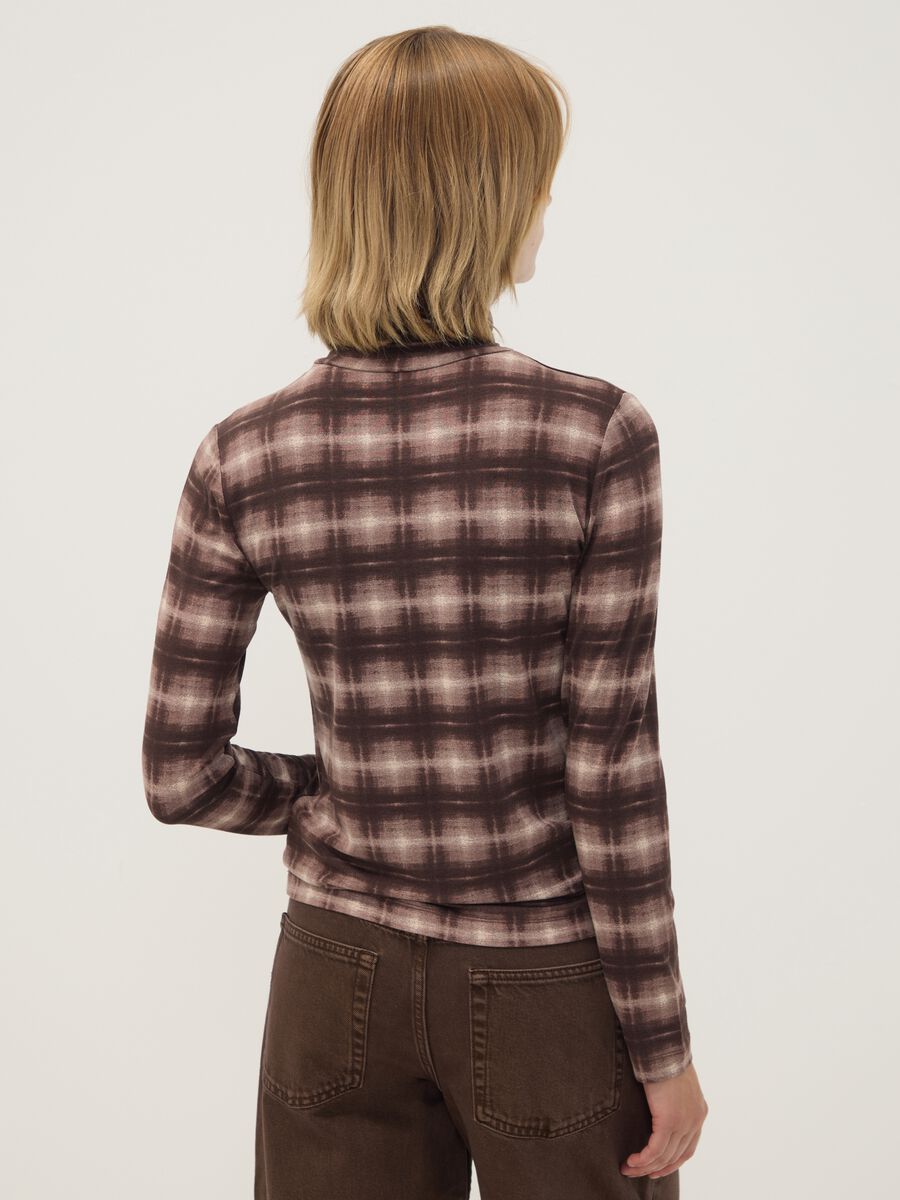 Brown stretch viscose crew-neck checked T-shirt_3