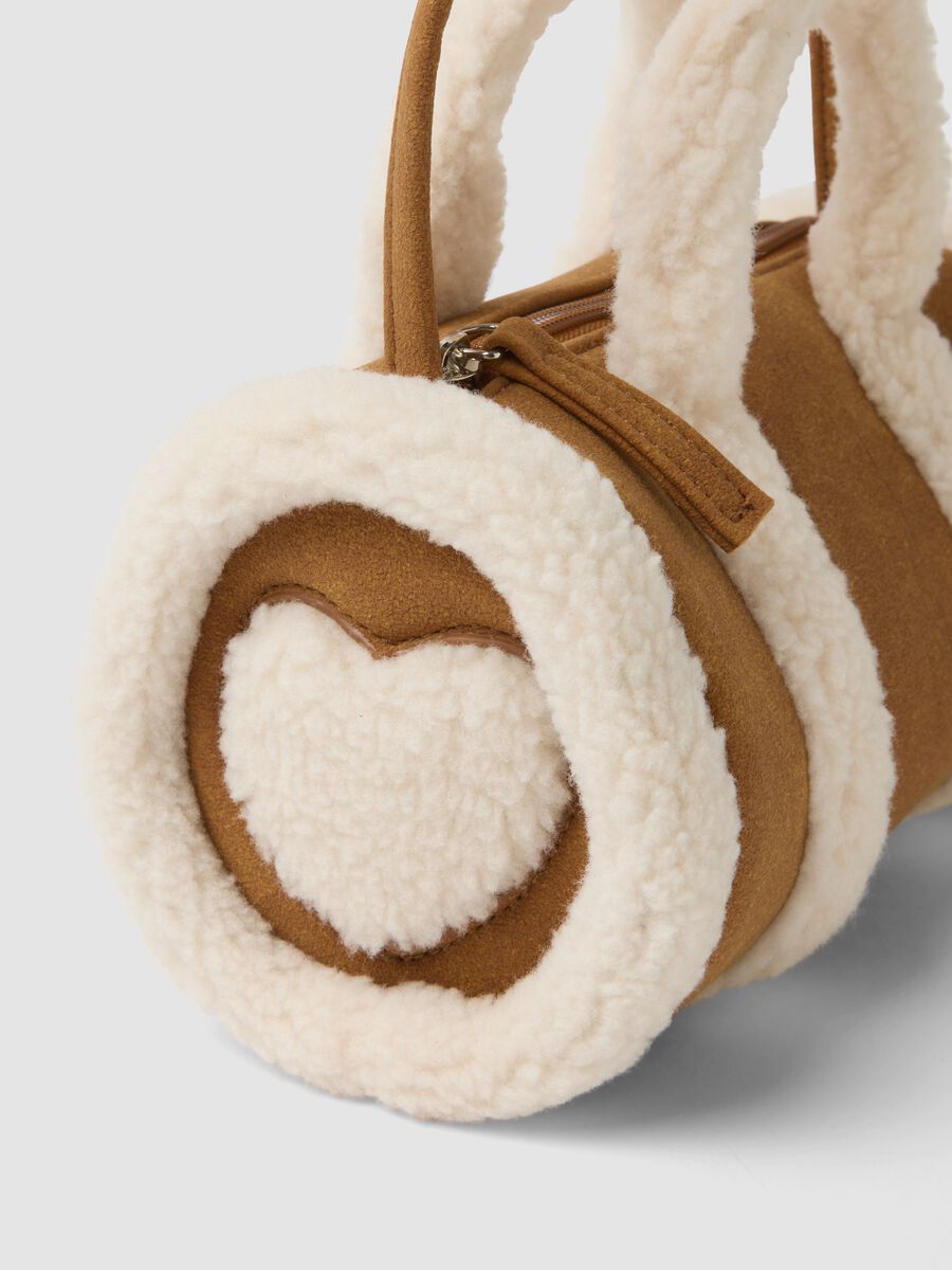 Brown bag with teddy-effect details_1
