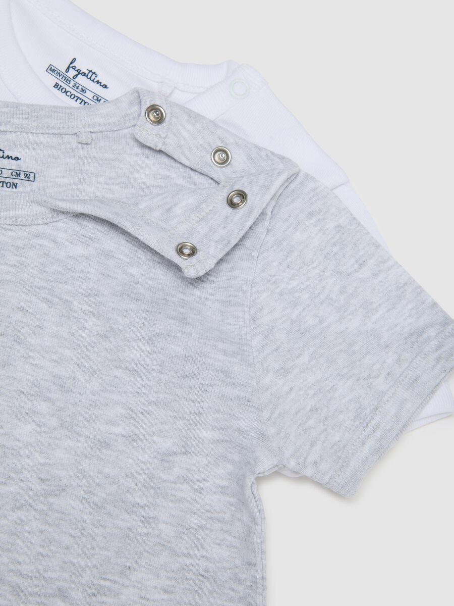Pack of three multicolour regular fit newborn t-shirts in pure cotton_3
