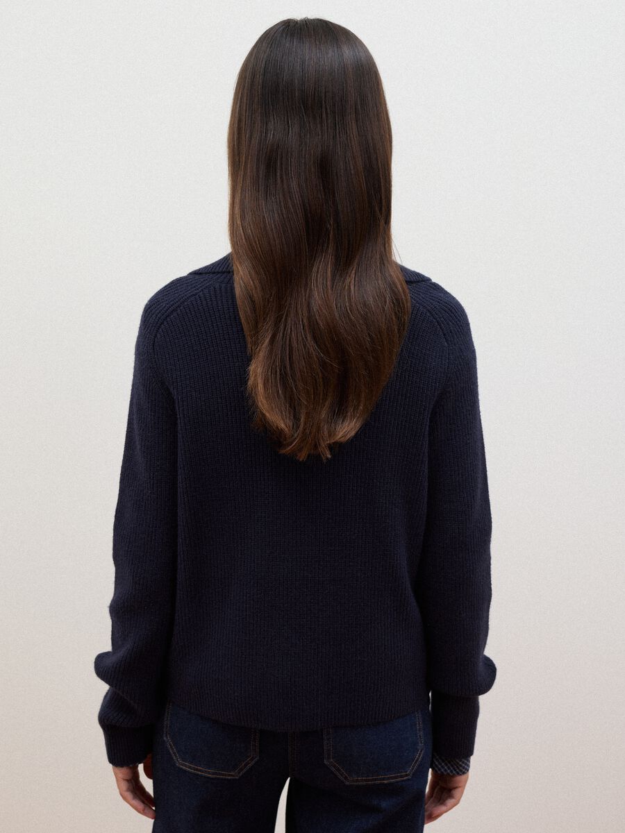 Blue ribbed viscose-blend top with collar_3
