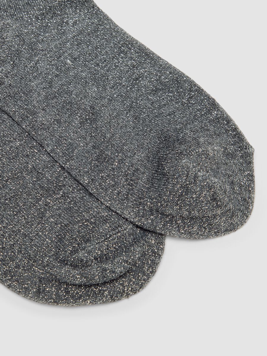 Calzini grigi in cotone organico elasticizzato con ricamo_2