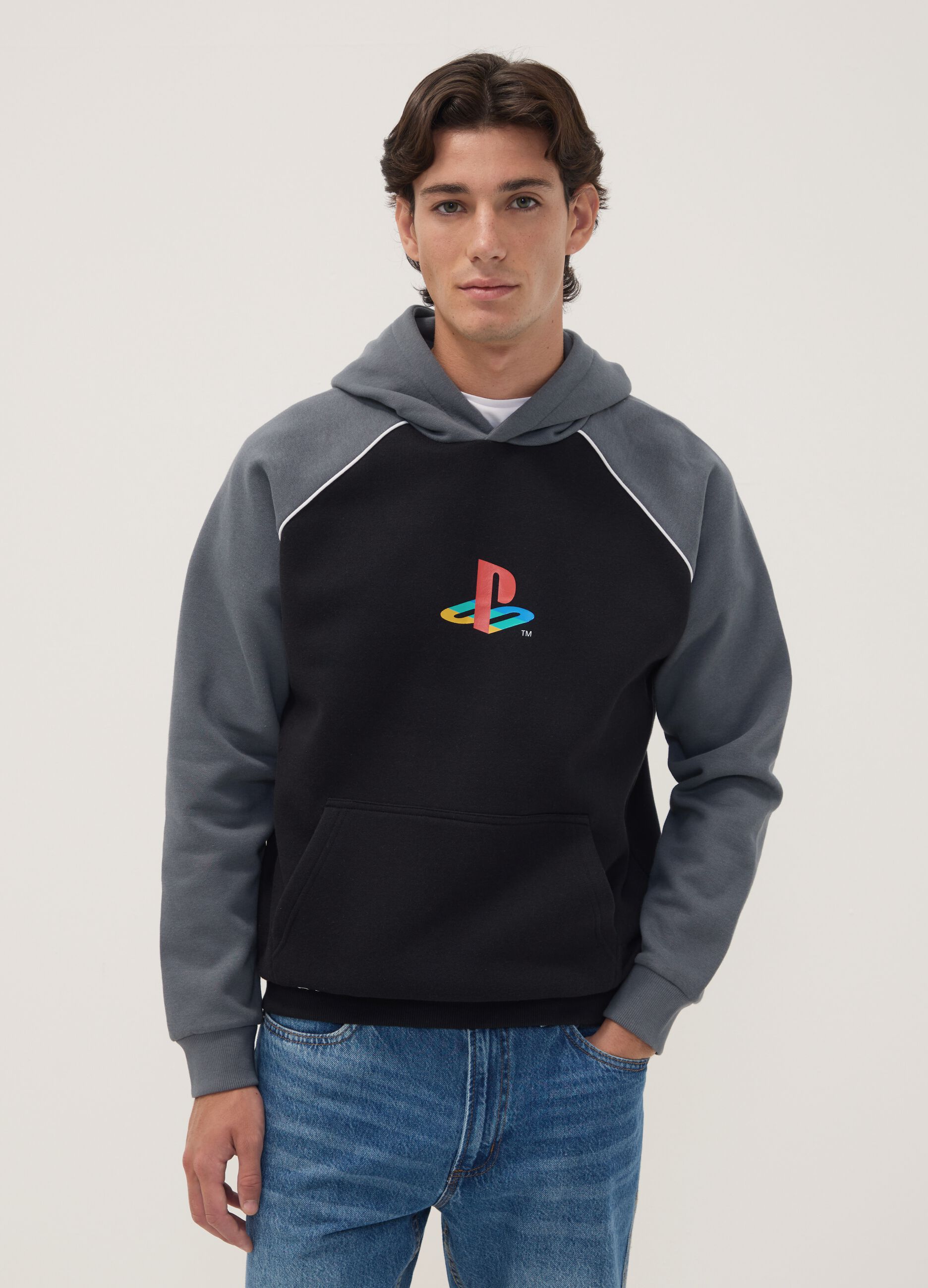 هودي أسود من مزيج القطن بقبعة وطبعة PlayStation