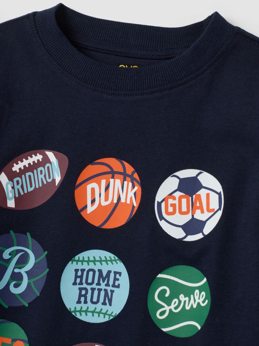 T-shirt blu in puro cotone organico con stampa college_2
