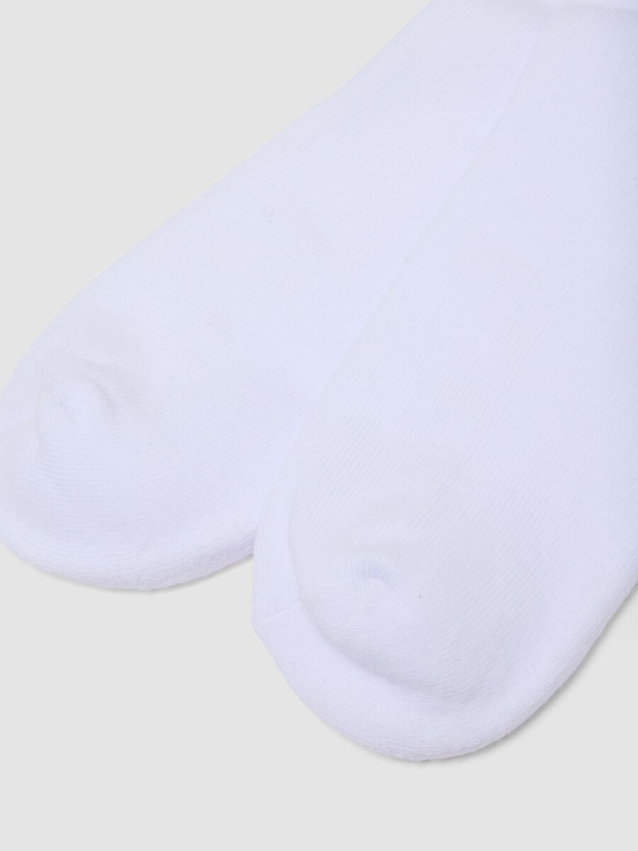White stretch cotton sports socks with embroidered logo_2