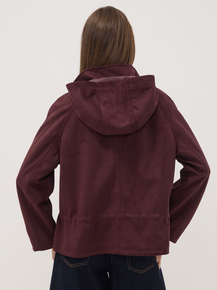 Parka viola con cappuccio e chiusura zip e bottoni_3