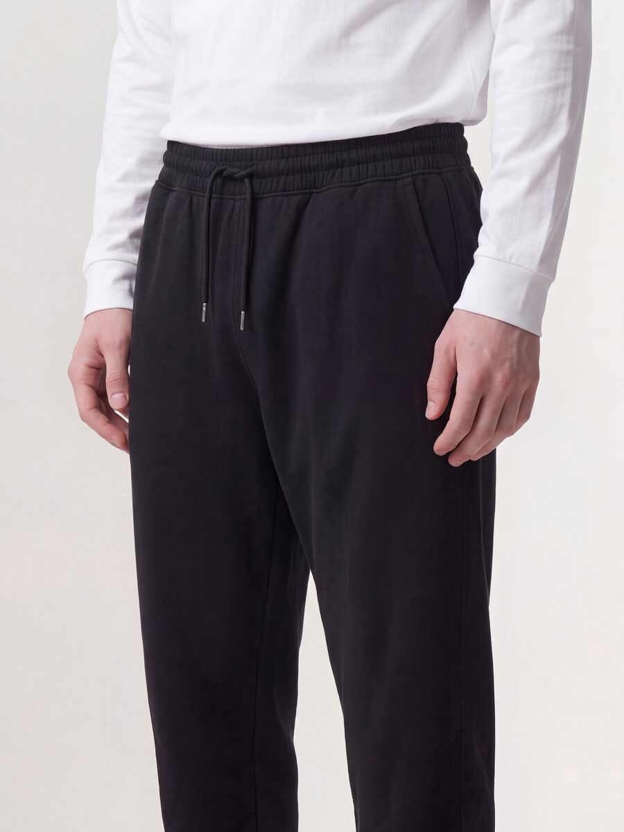 Black cotton-blend joggers with cuffed hems and drawstring waist_2