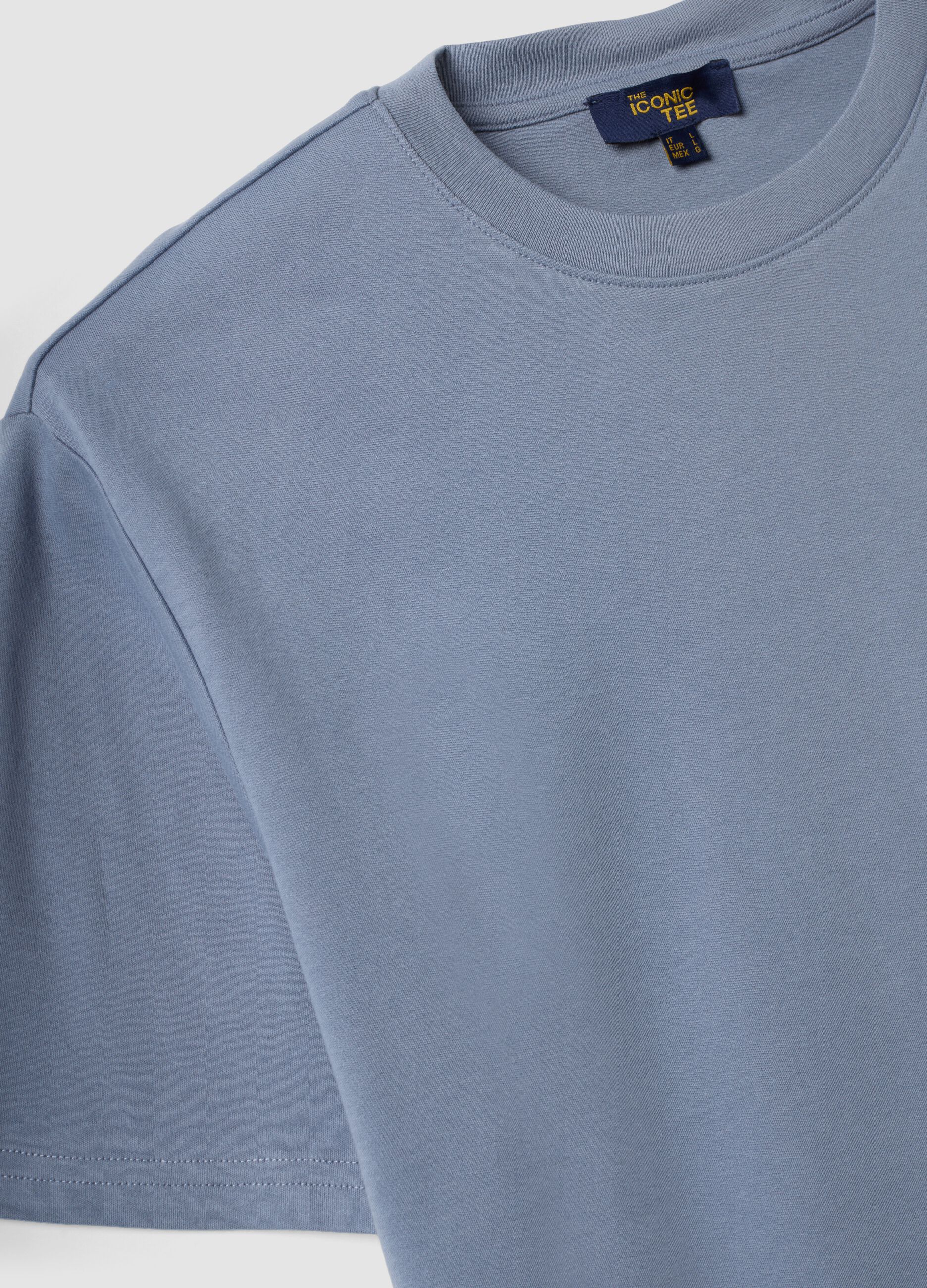 تيشيرت The Iconic Tee أزرق من قطن خالص بأكمام قصيرة وقصّة مريحة