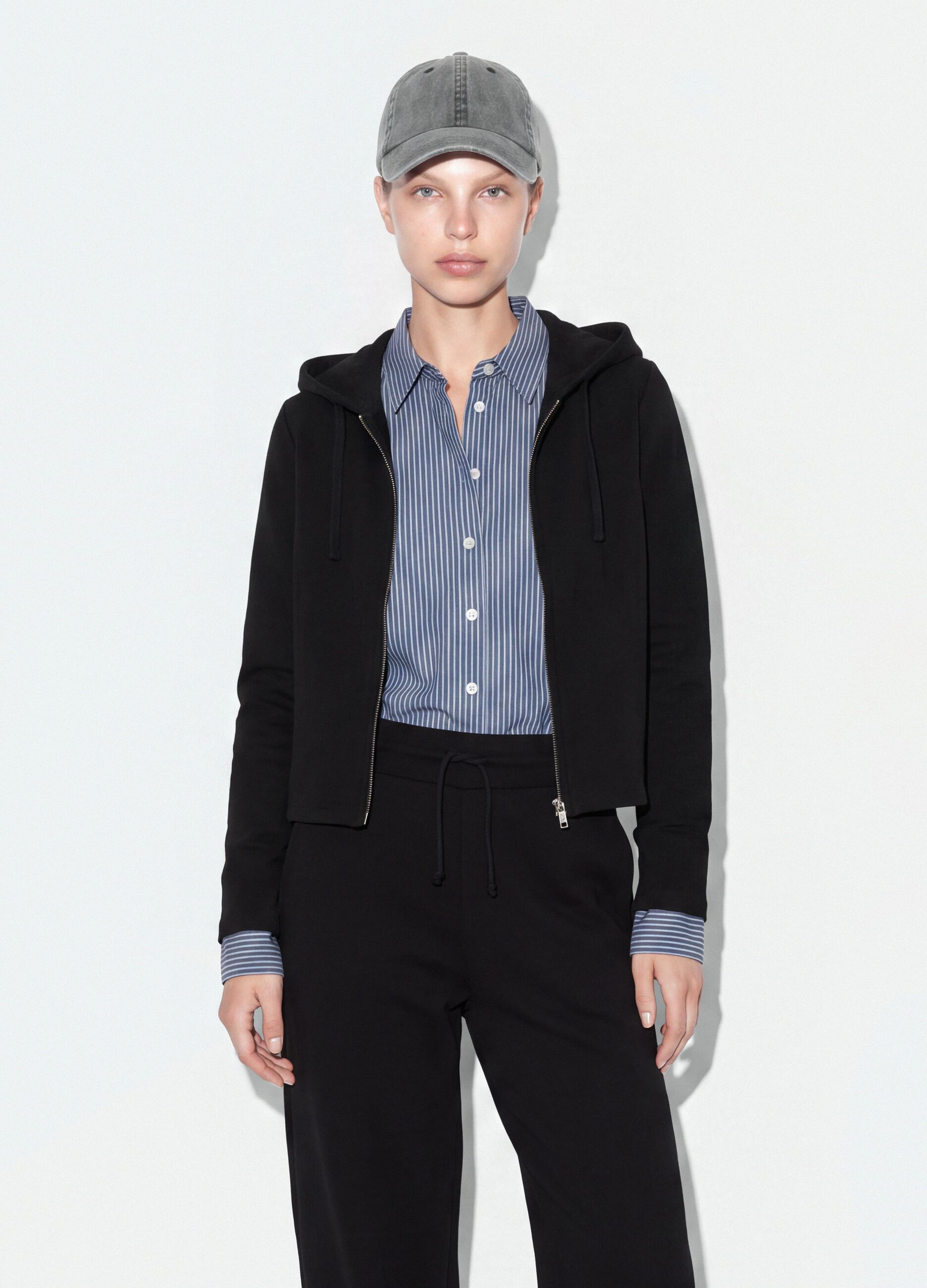 Black full-zip pure cotton hoodie, fitted