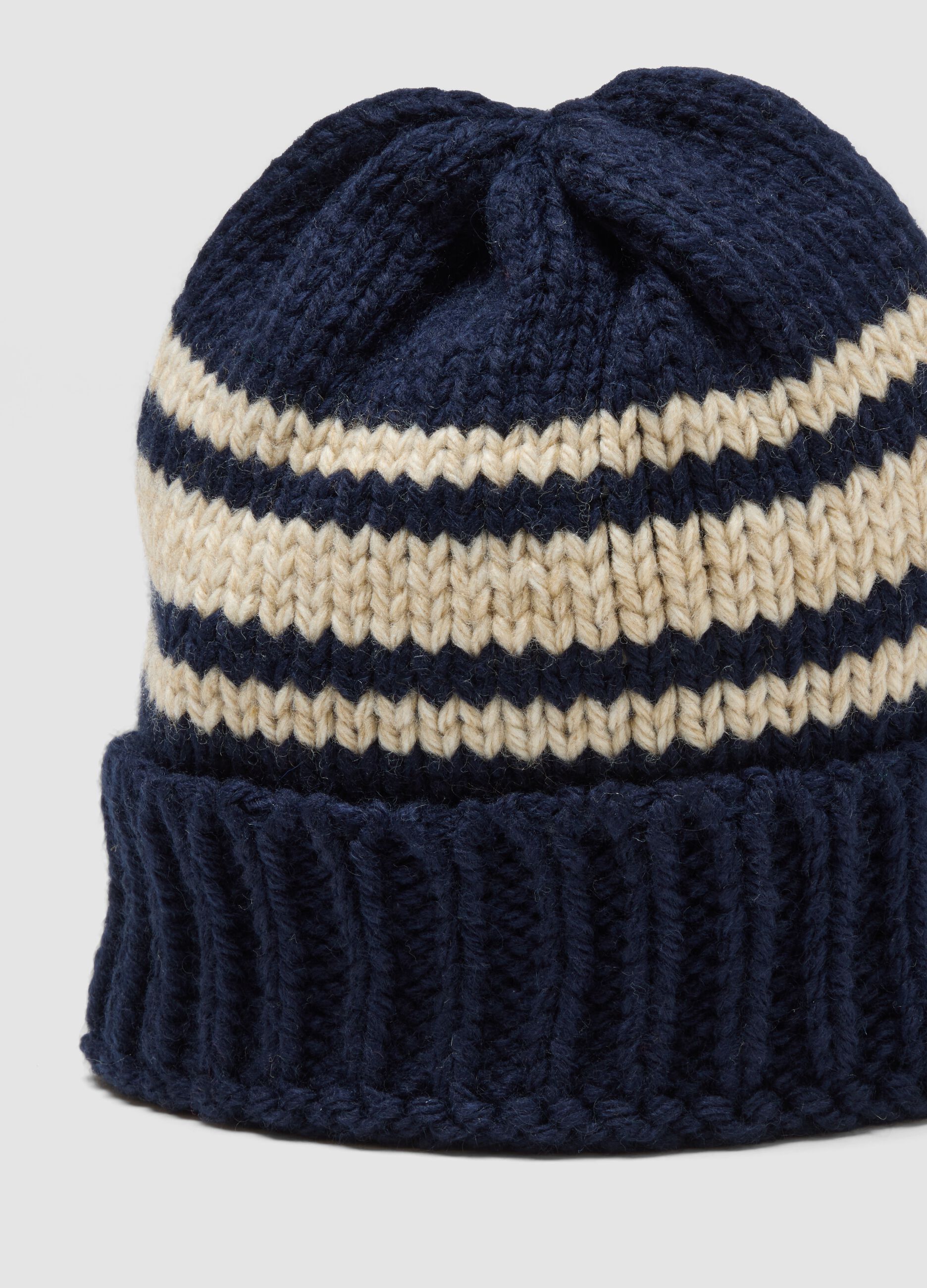 Berretto blu in misto lana a righe