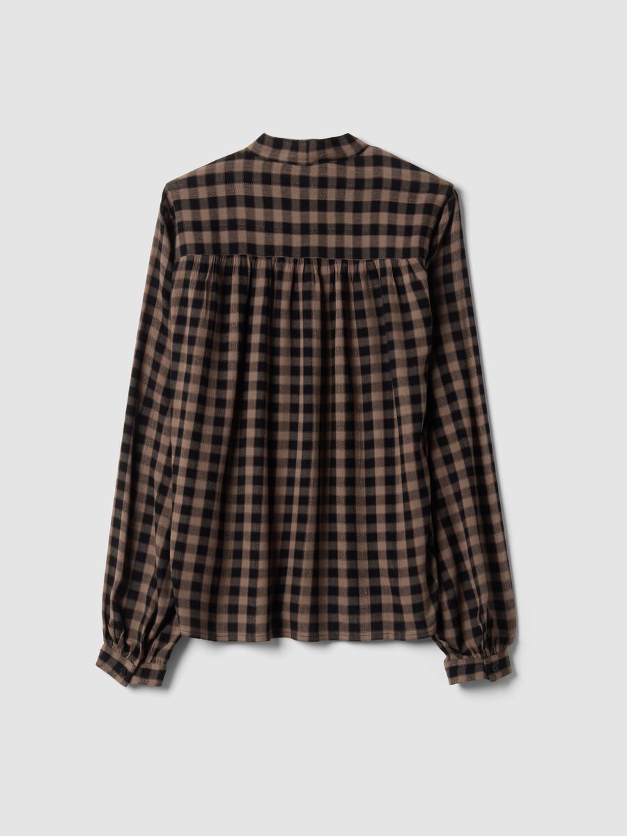 Camicia marrone a quadri in pura viscosa con fiocco_2