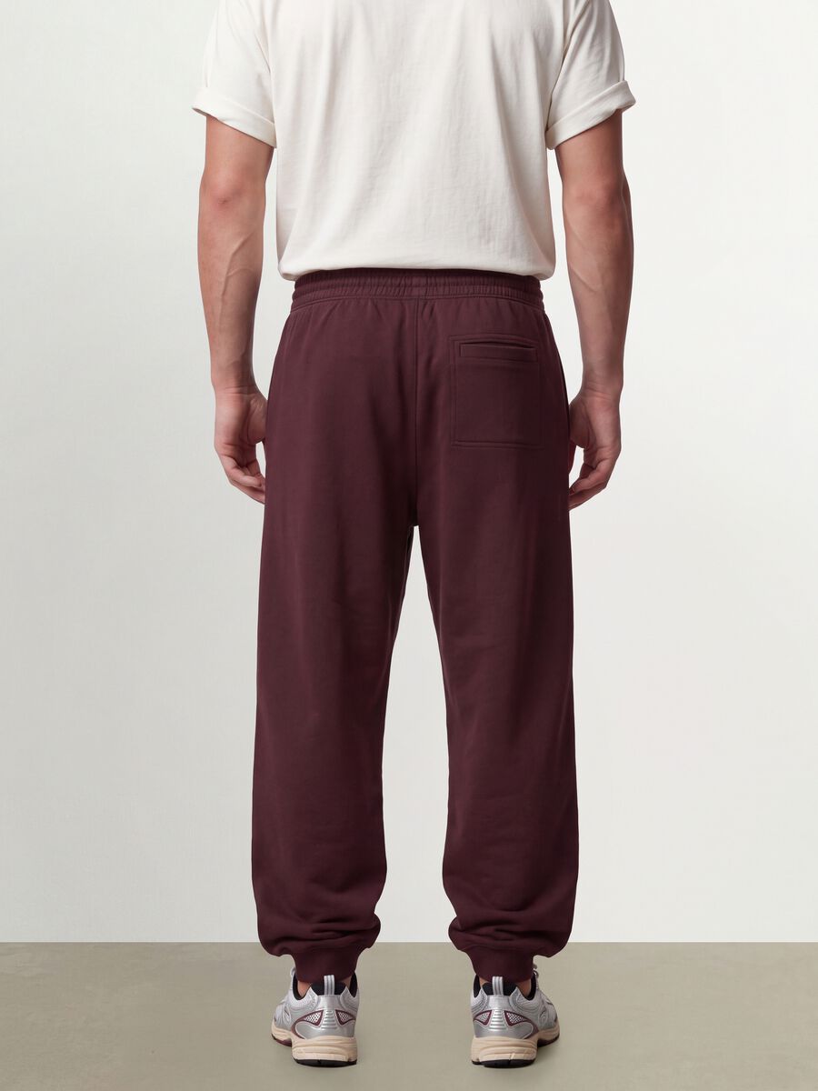 Jogger marroni in misto cotone con fondo a polsino e coulisse_4