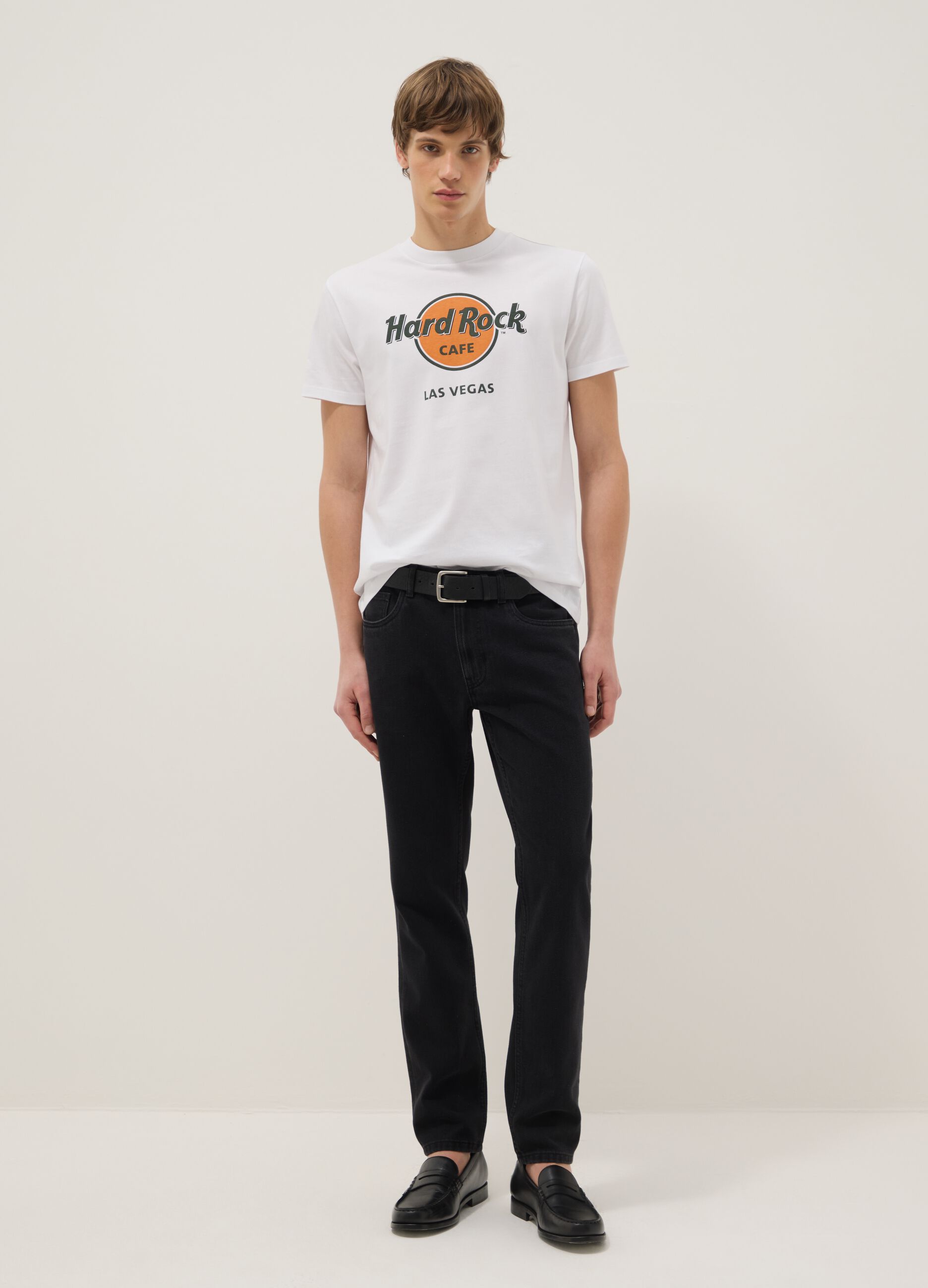White pure cotton regular fit t-shirt with Hard Rock Cafe logo