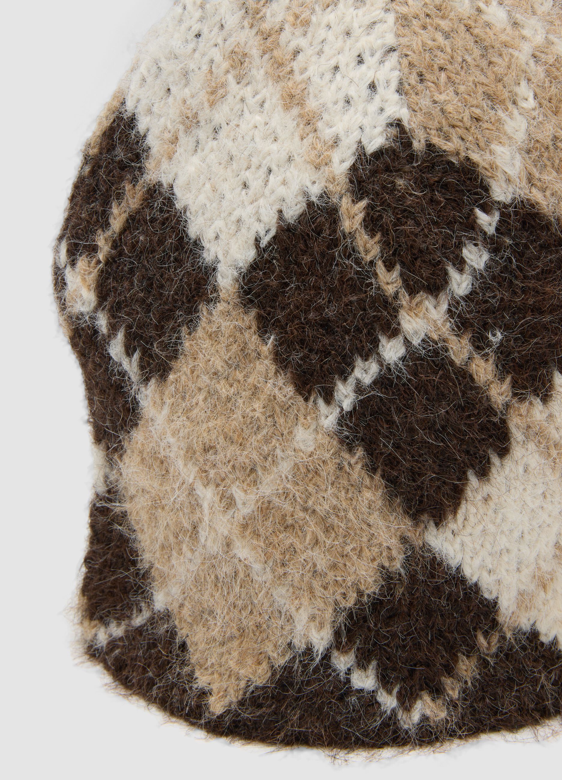 Beige stretch wool hat with diamond pattern