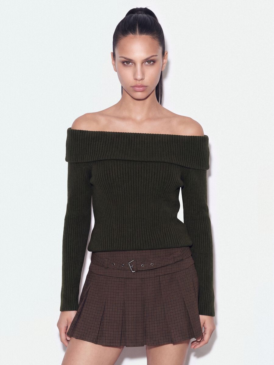 Maglia verde in lana elasticizzata con scollo a barchetta fitted_0