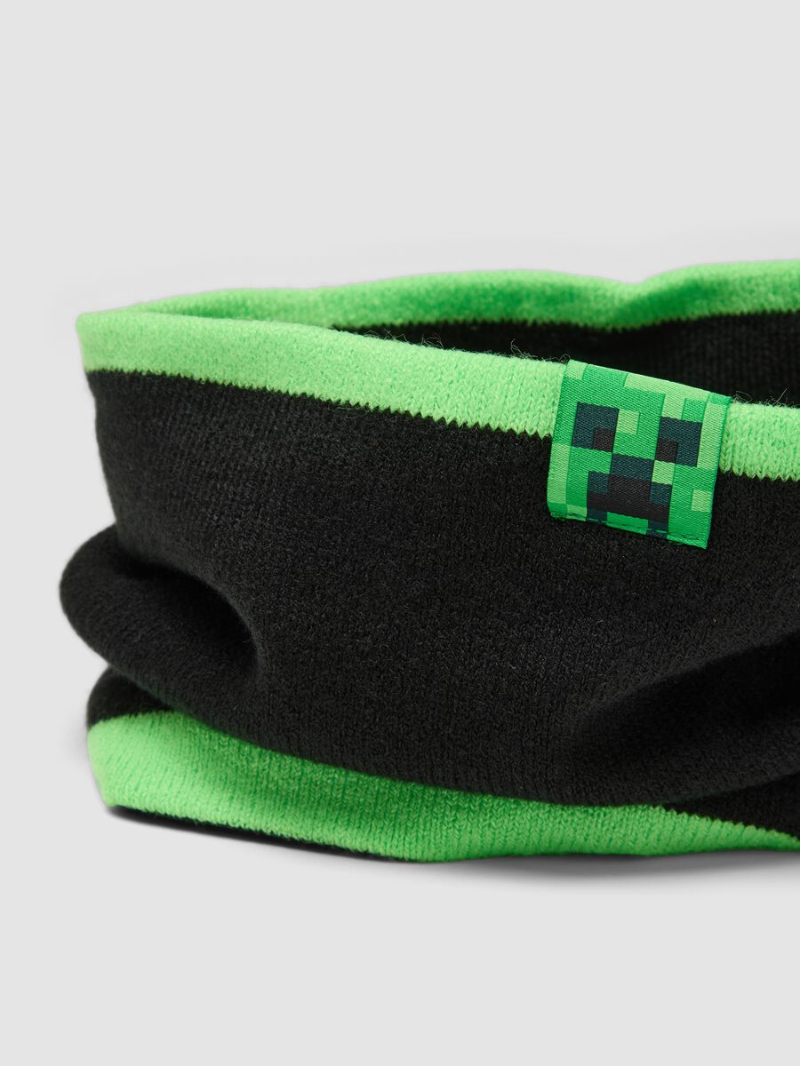 Black and green knitted Minecraft scarf_2