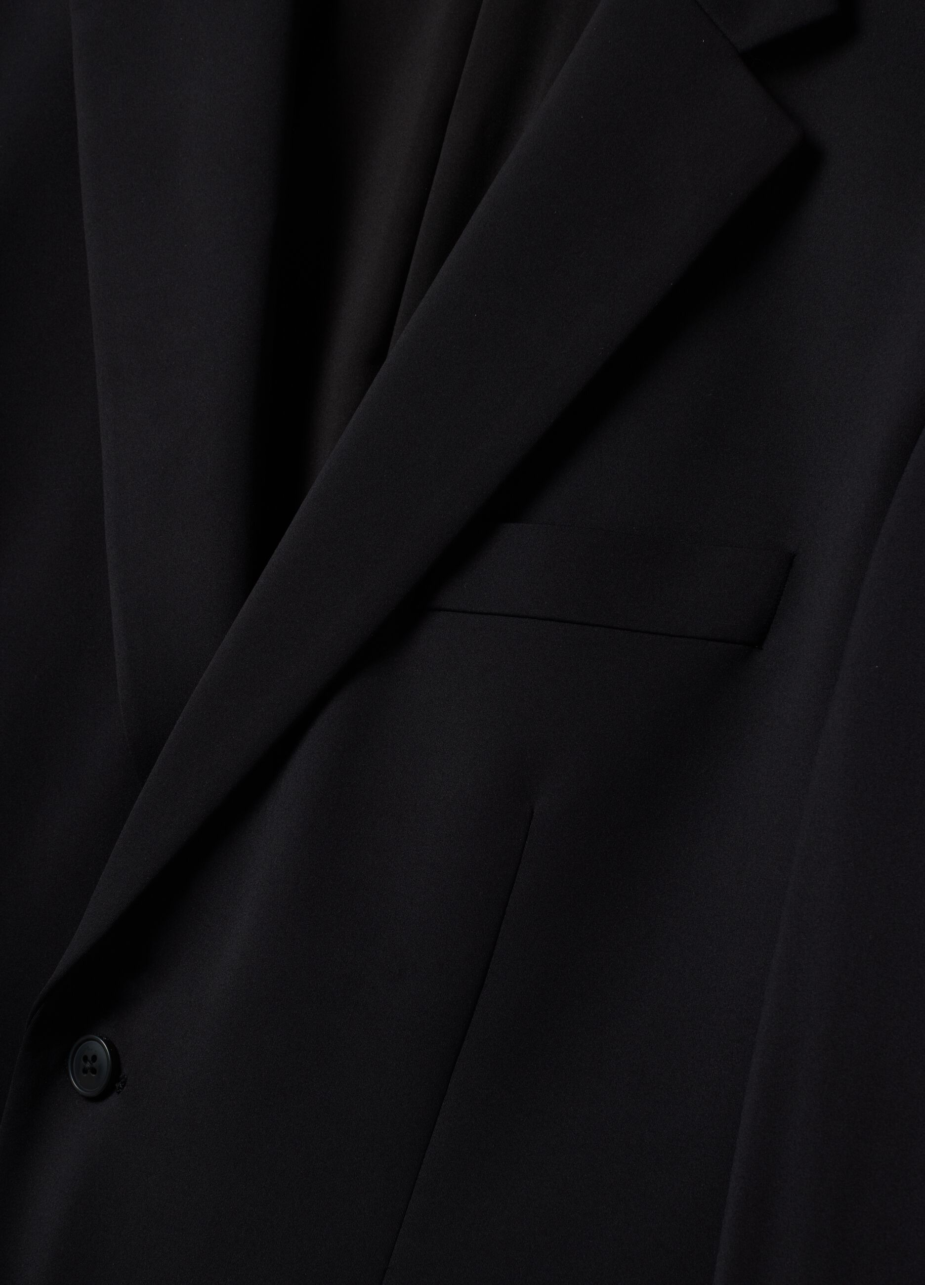 بليزر أسود بقصّة Slim Fit من قماش مطاطي 4-Way Stretch سهل الكي
