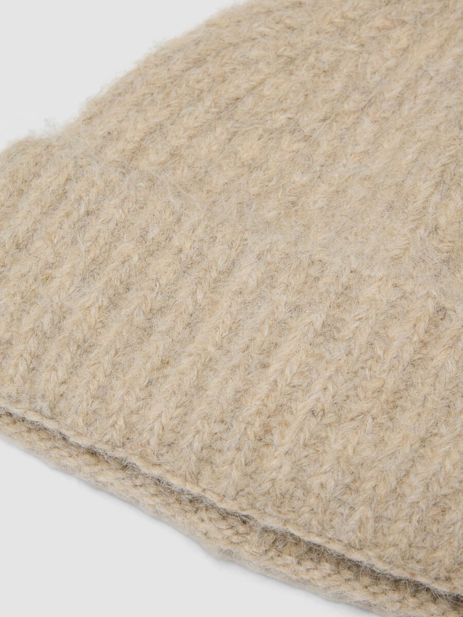 Beige ribbed stretch wool beanie_1