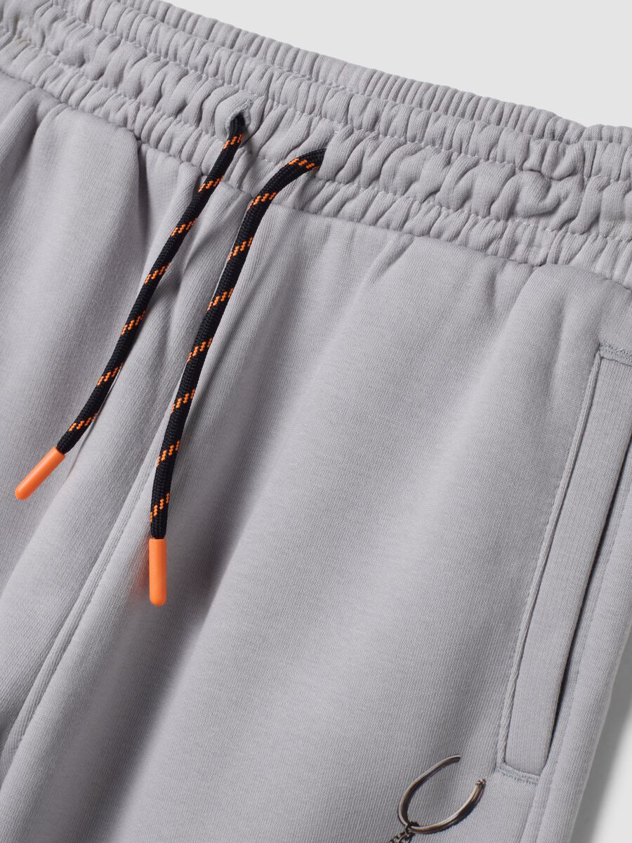 Grey cotton-blend joggers with a comfortable fit_3