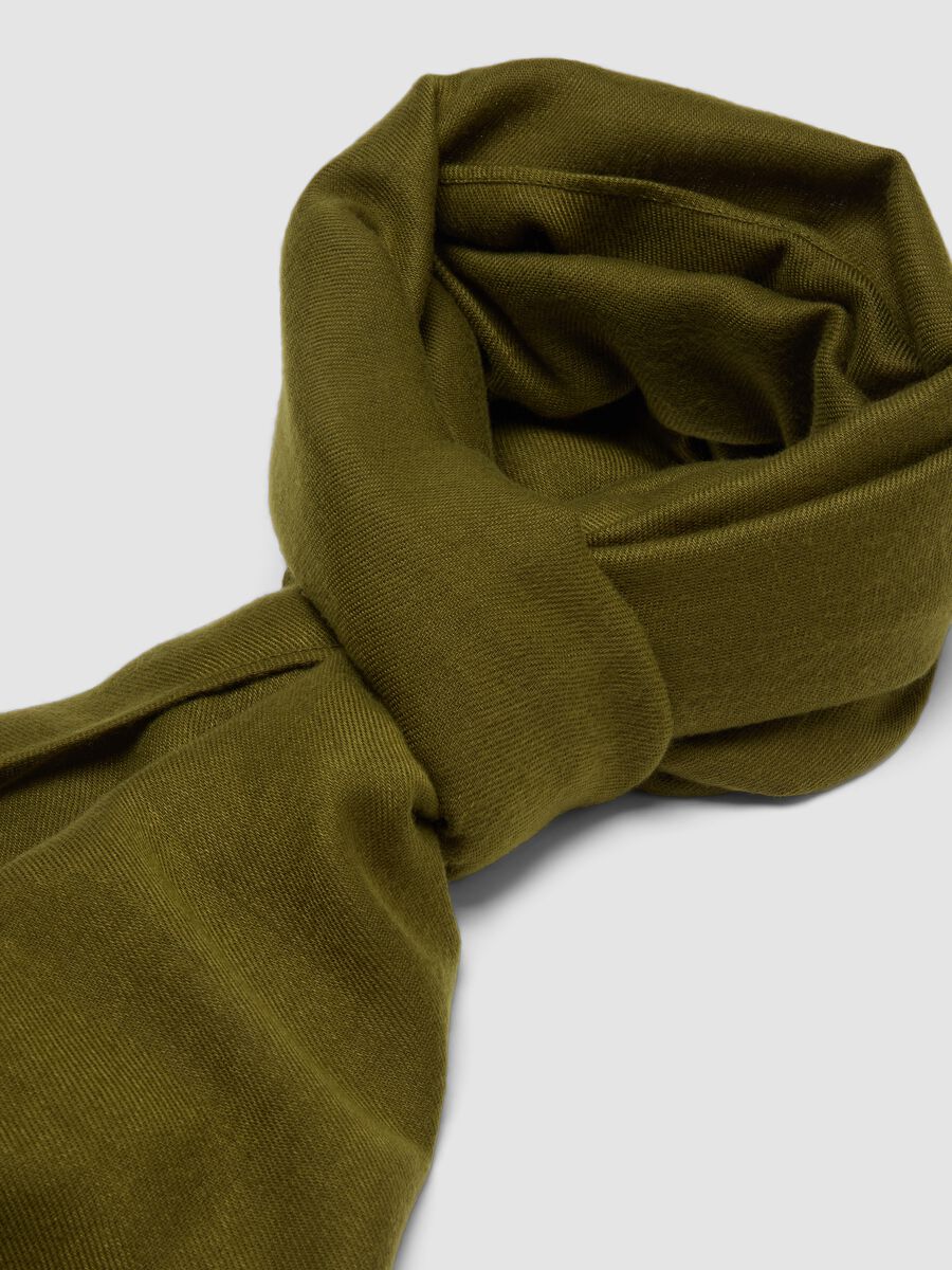 Green scarf with fringes_1