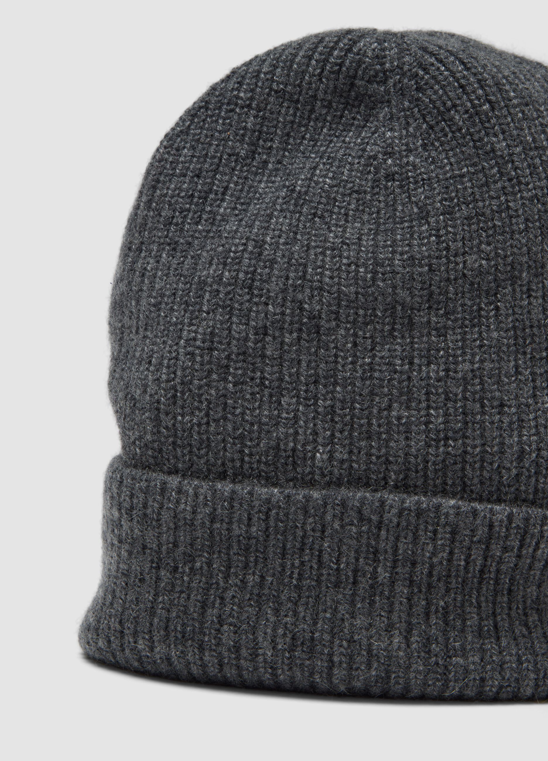 Dark grey ribbed pure cashmere beanie