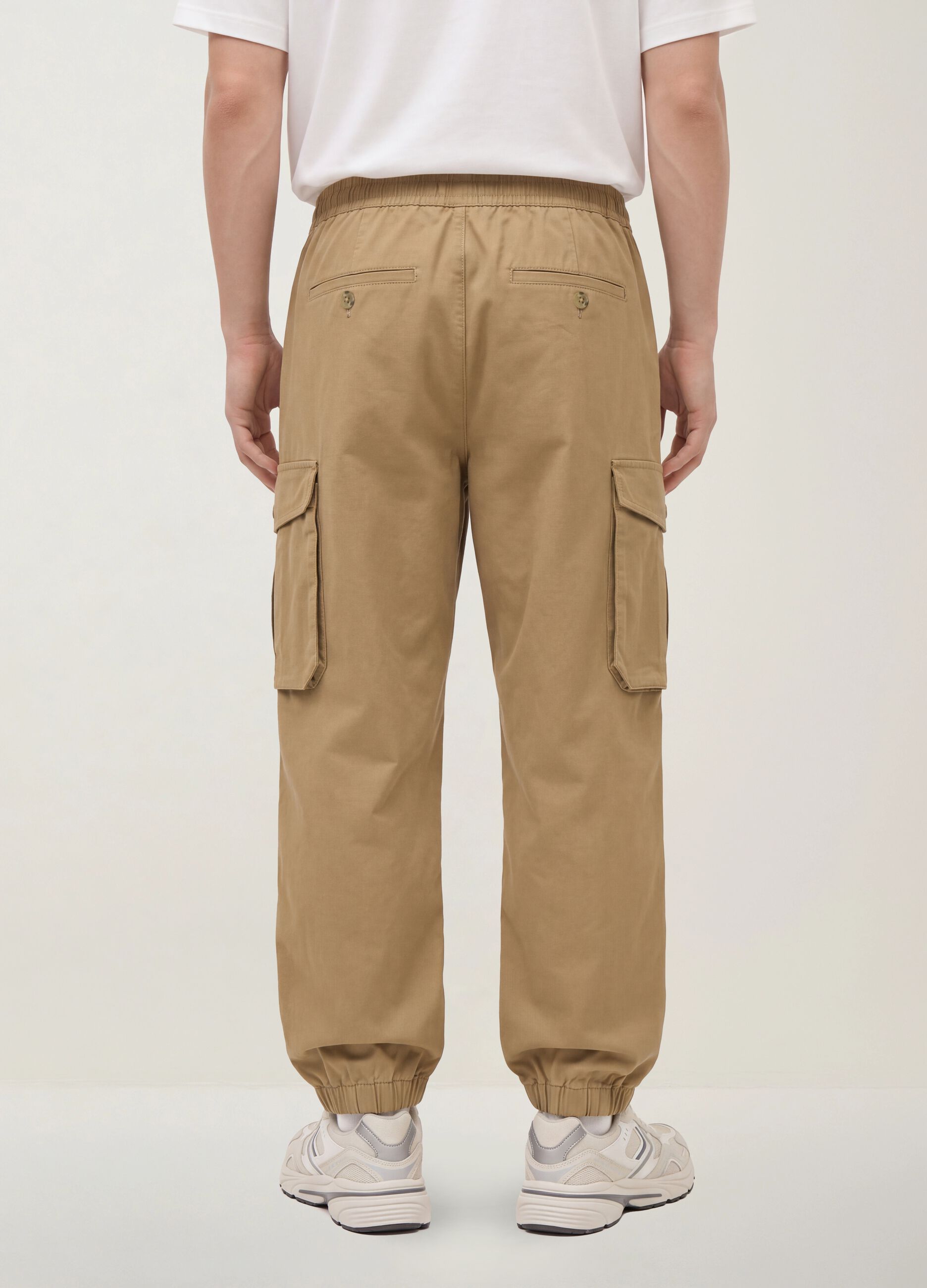 Pantaloni cargo marroni in cotone elasticizzato regular fit