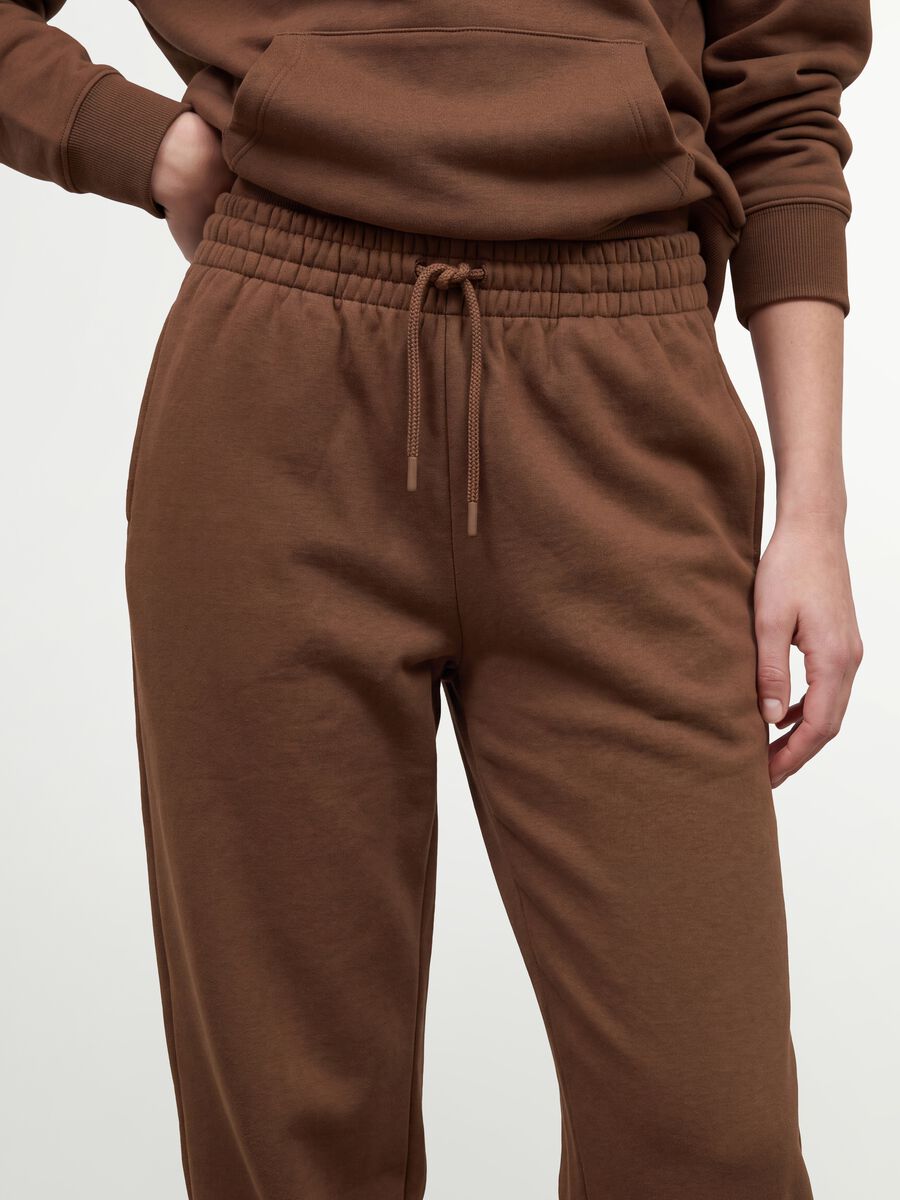 Brown cotton-blend jogger trousers with elasticated waist, regular fit_2