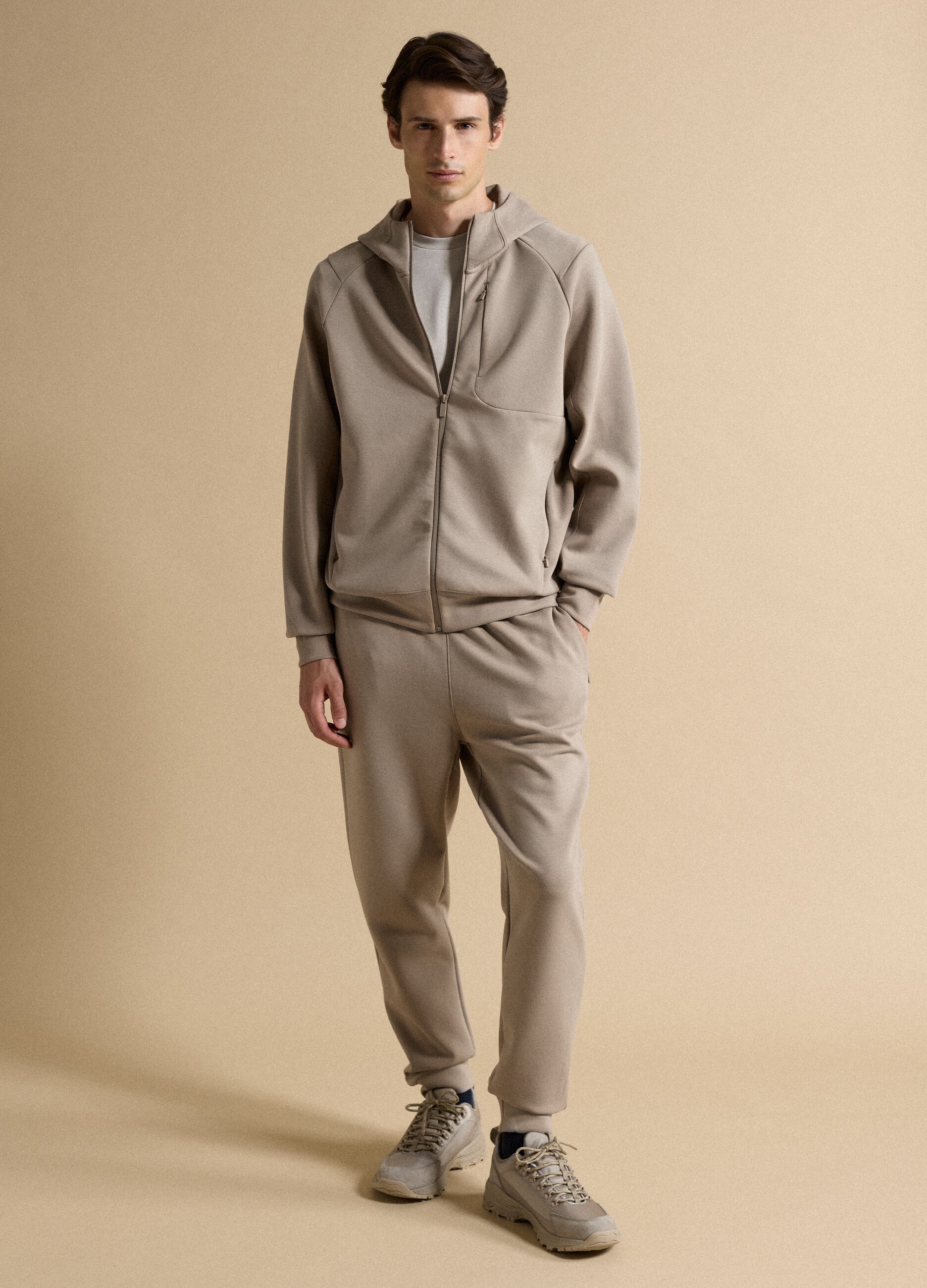 Breathable beige full-zip in 2-way stretch fabric