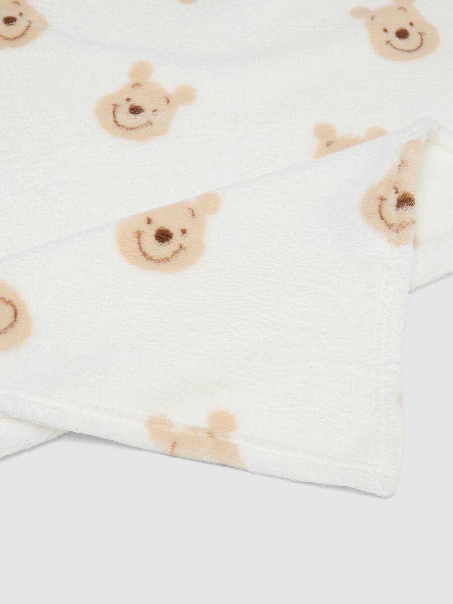 Off-white blanket with Winnie the Pooh print_2