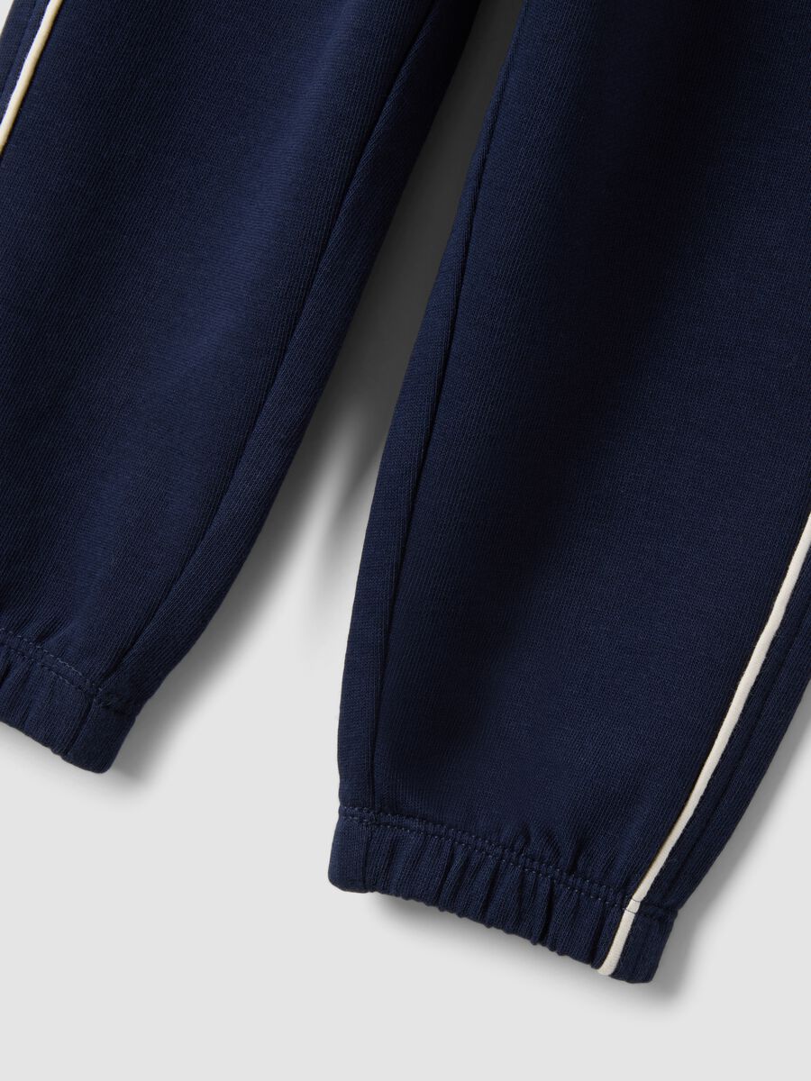 Blue organic cotton jogger trousers with drawstring for baby boy_2
