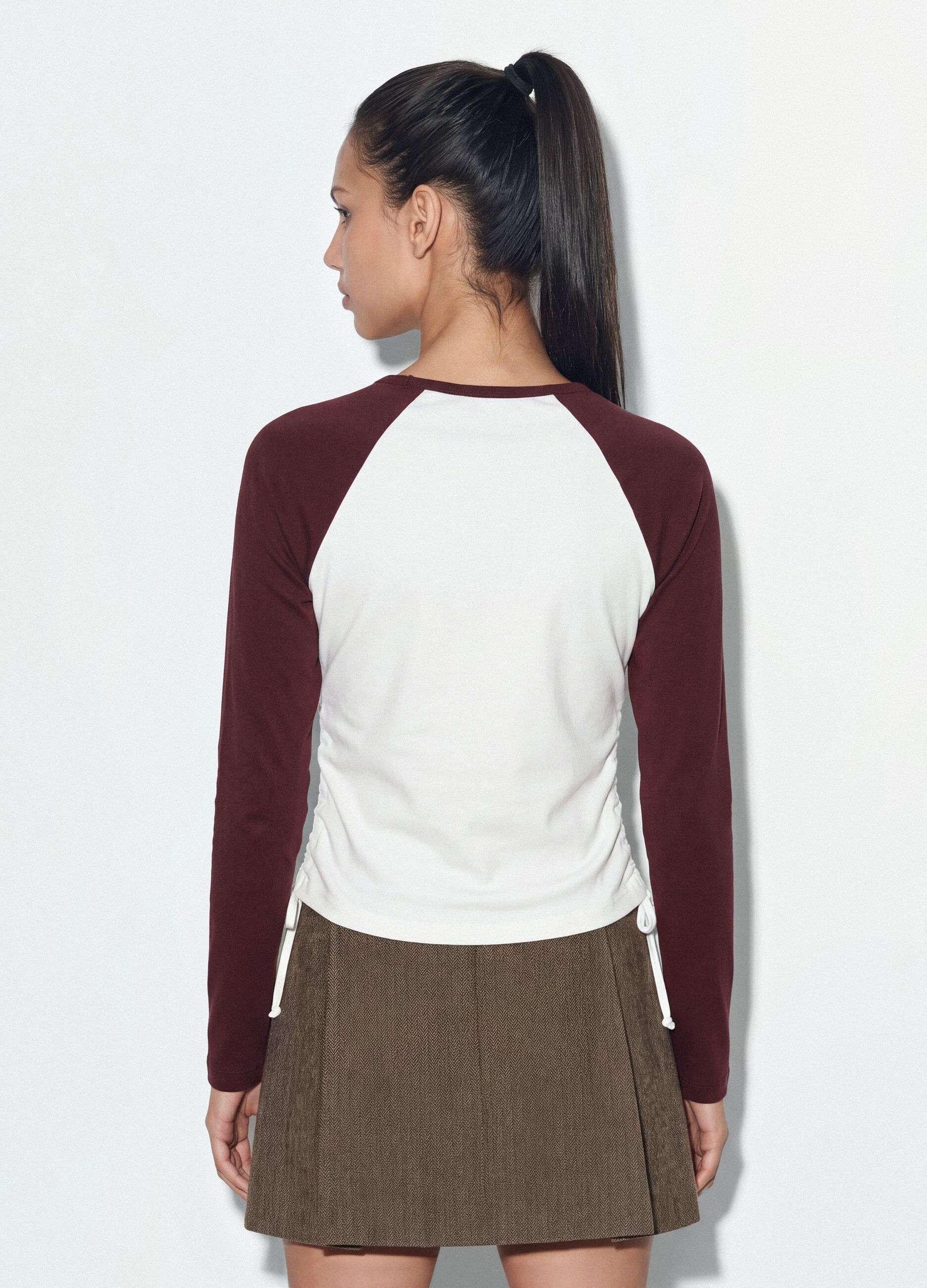 T-shirt bianca in cotone elasticizzato girocollo