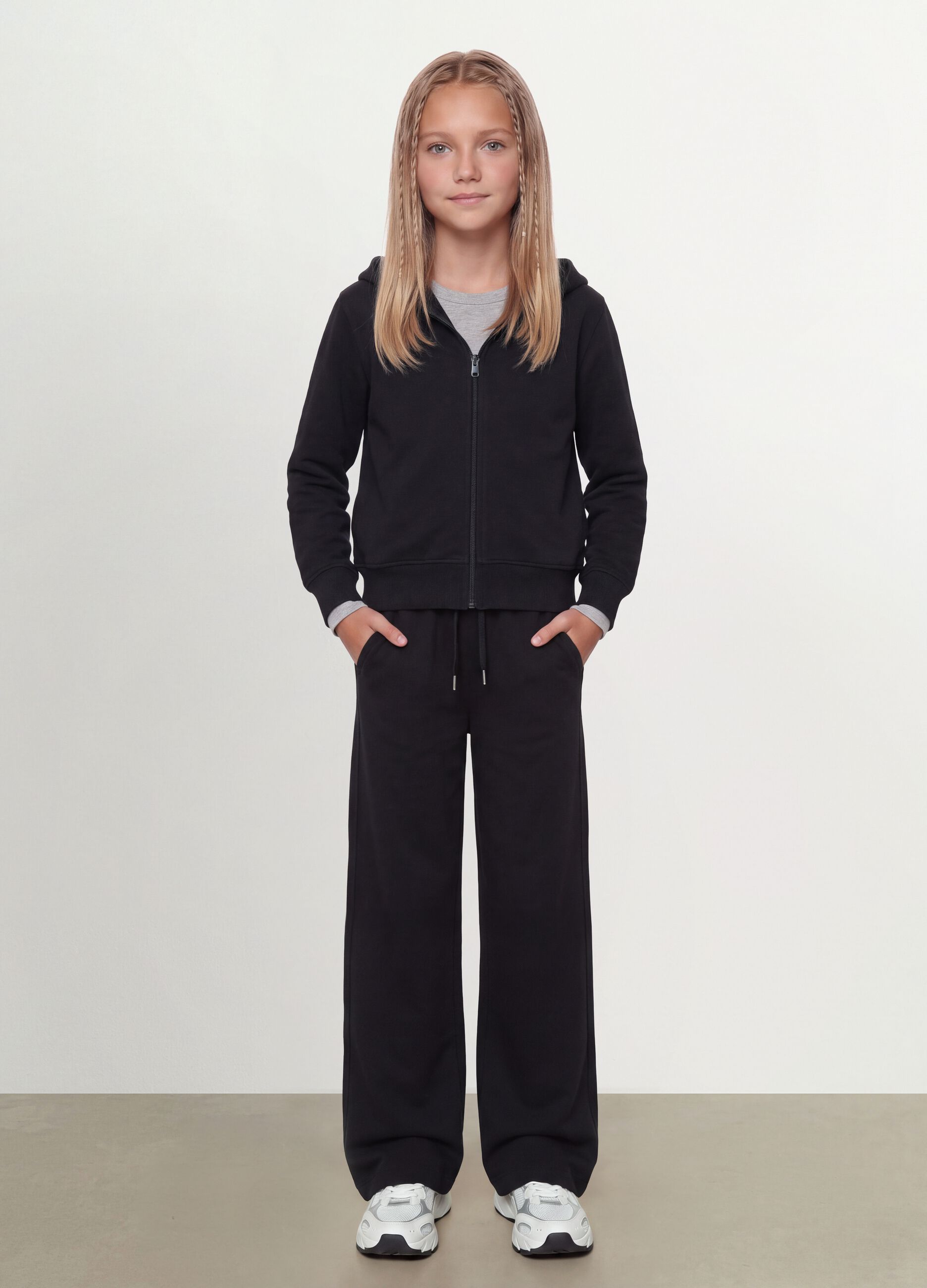 Black organic cotton hoodie with star detail for girls