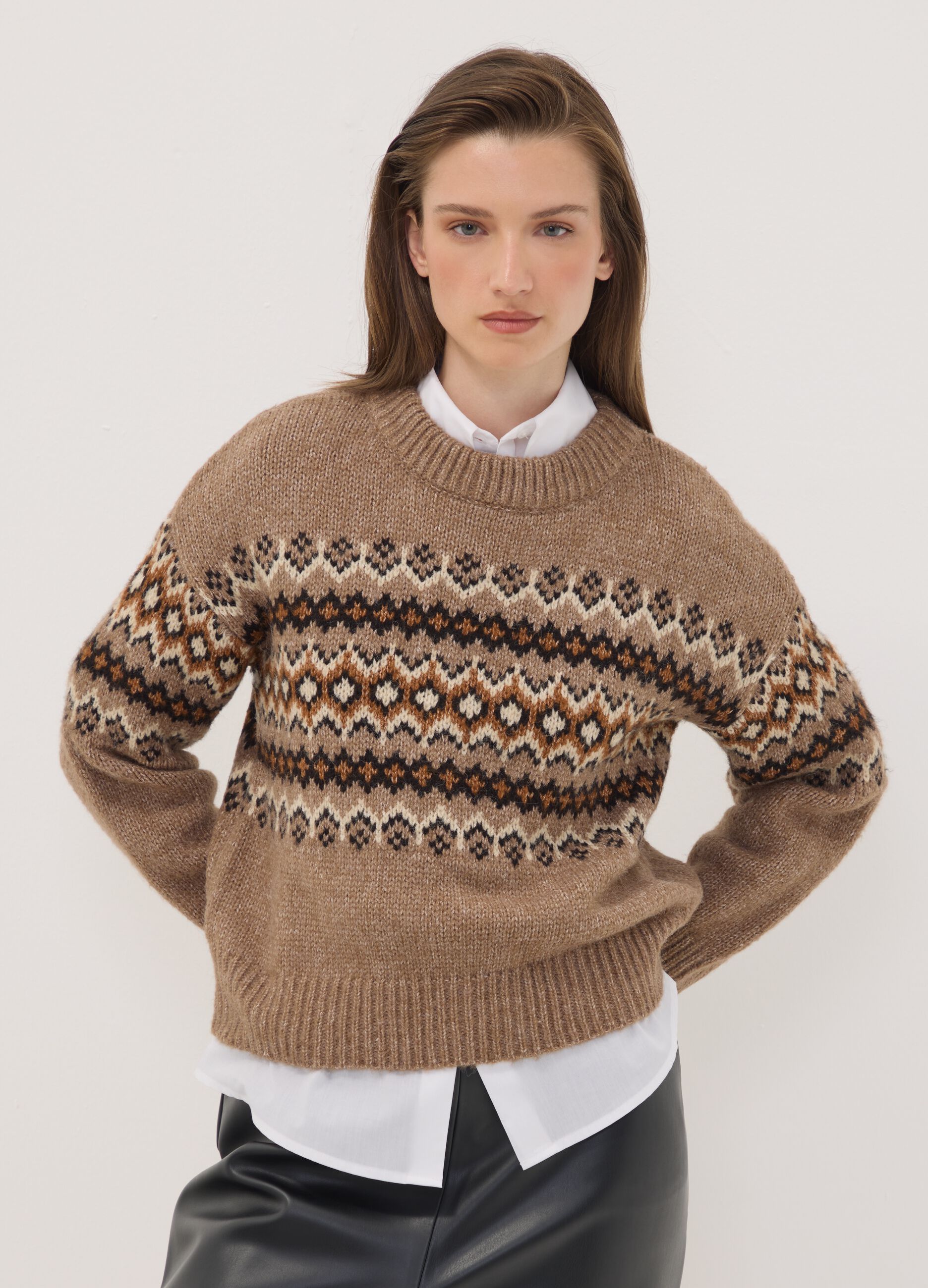 Maglia marrone jacquard con Collo rialzato
