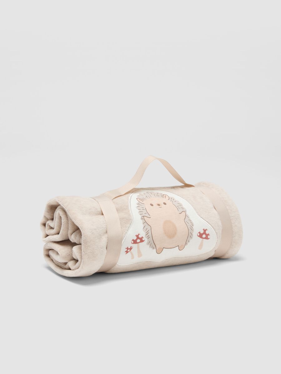 Beige organic cotton-blend baby blanket with hedgehog embroidery_1
