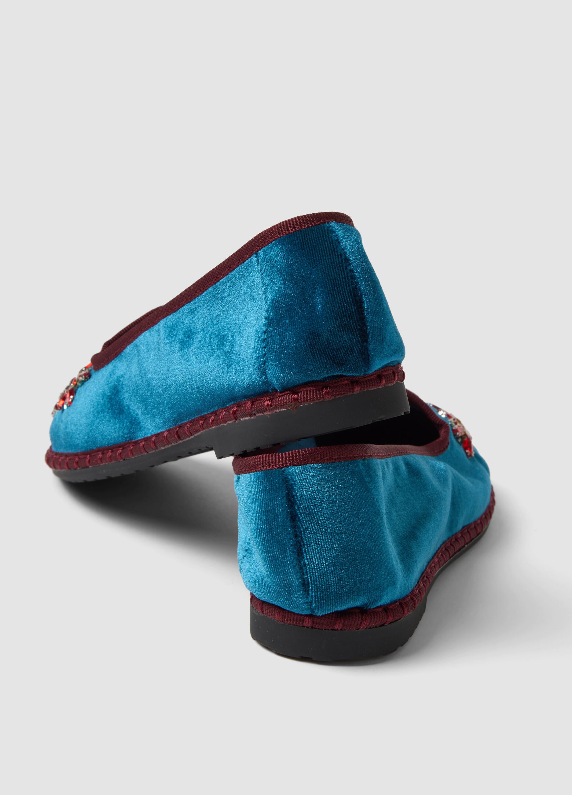 Friulane blu con ricami floreali gioiello