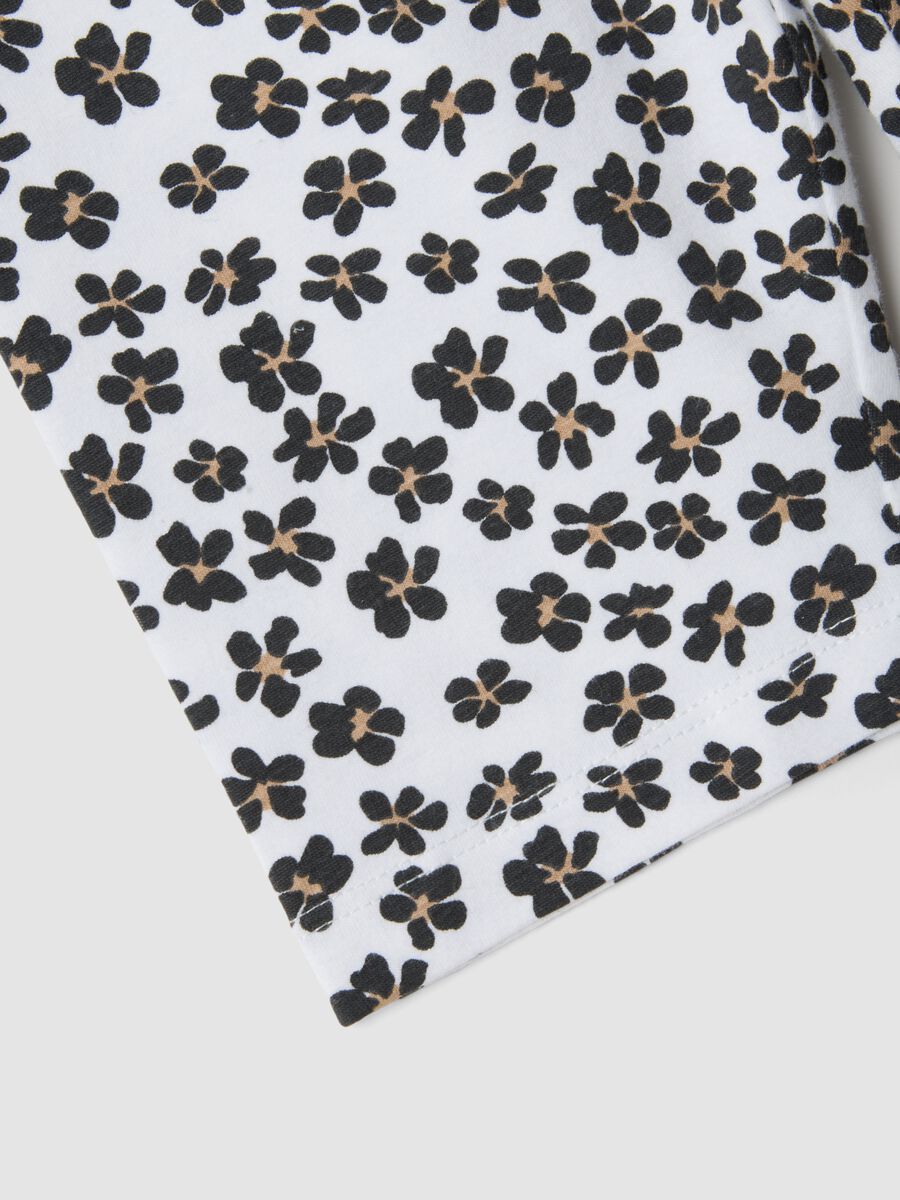 White organic cotton shorts with floral print_3