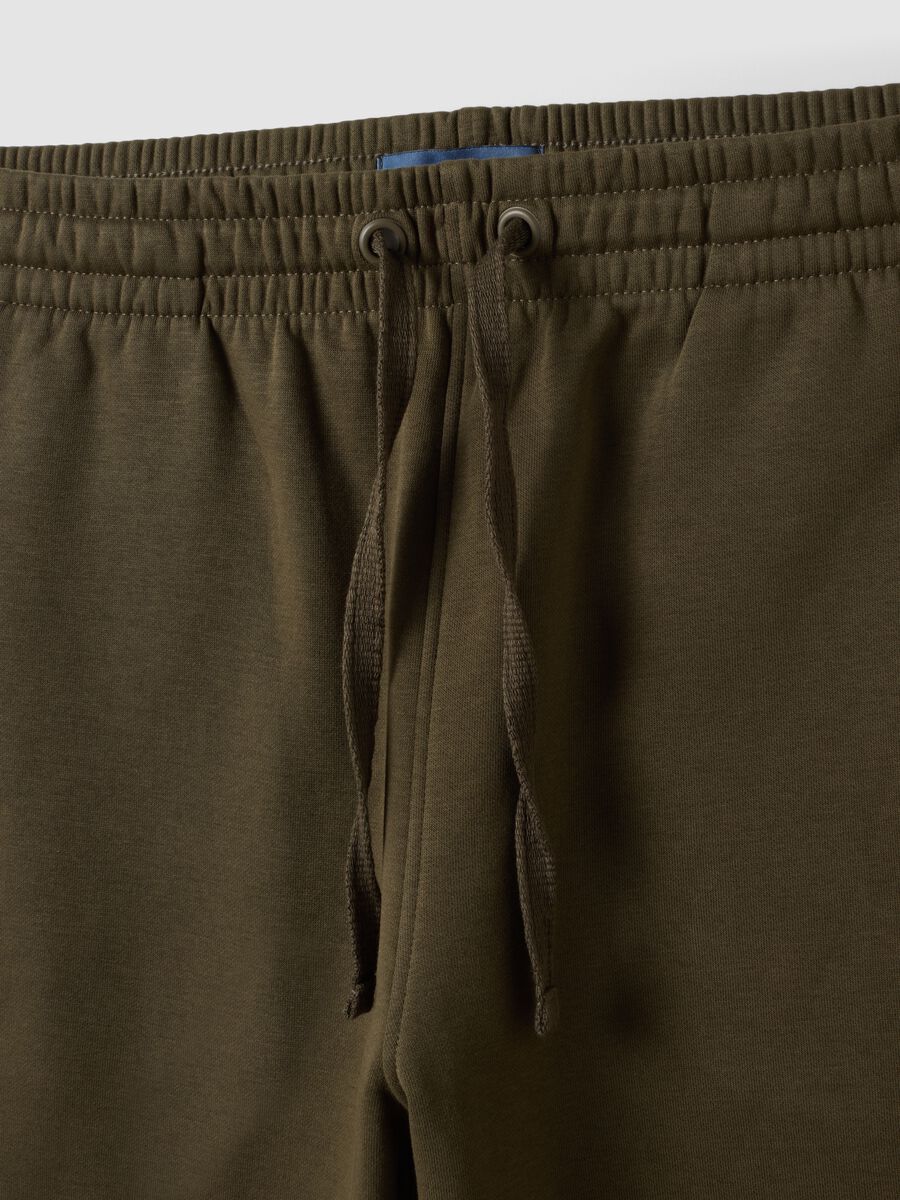 Green cotton-blend shorts with elasticated waistband, regular fit_5