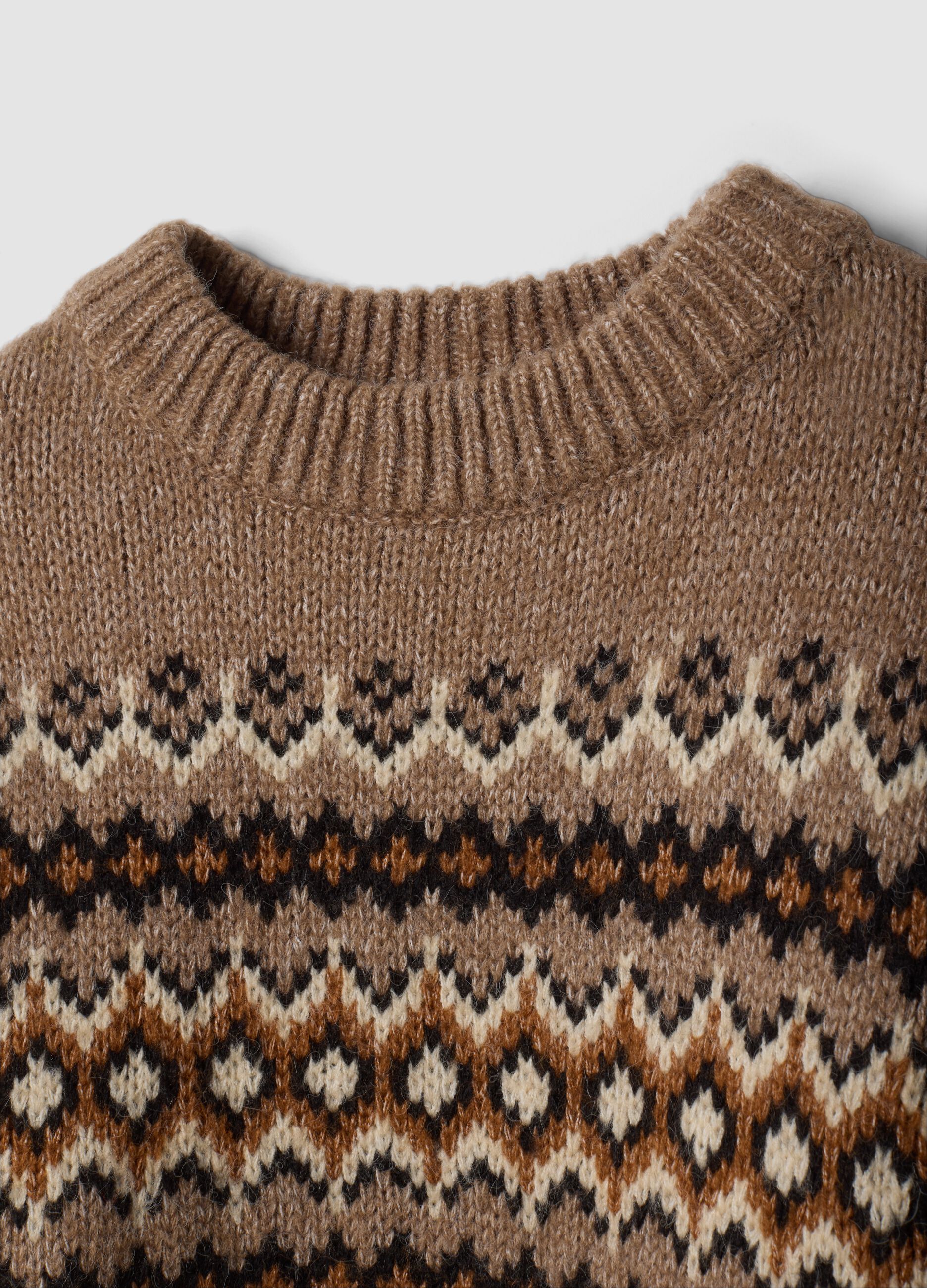 Maglia marrone jacquard con Collo rialzato