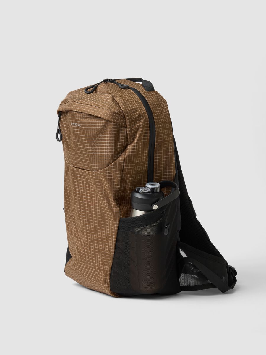 ALTAVIA 25L Water-Resistant Outdoor Backpack &ndash; WITH DEBORAH COMPAGNONI_1