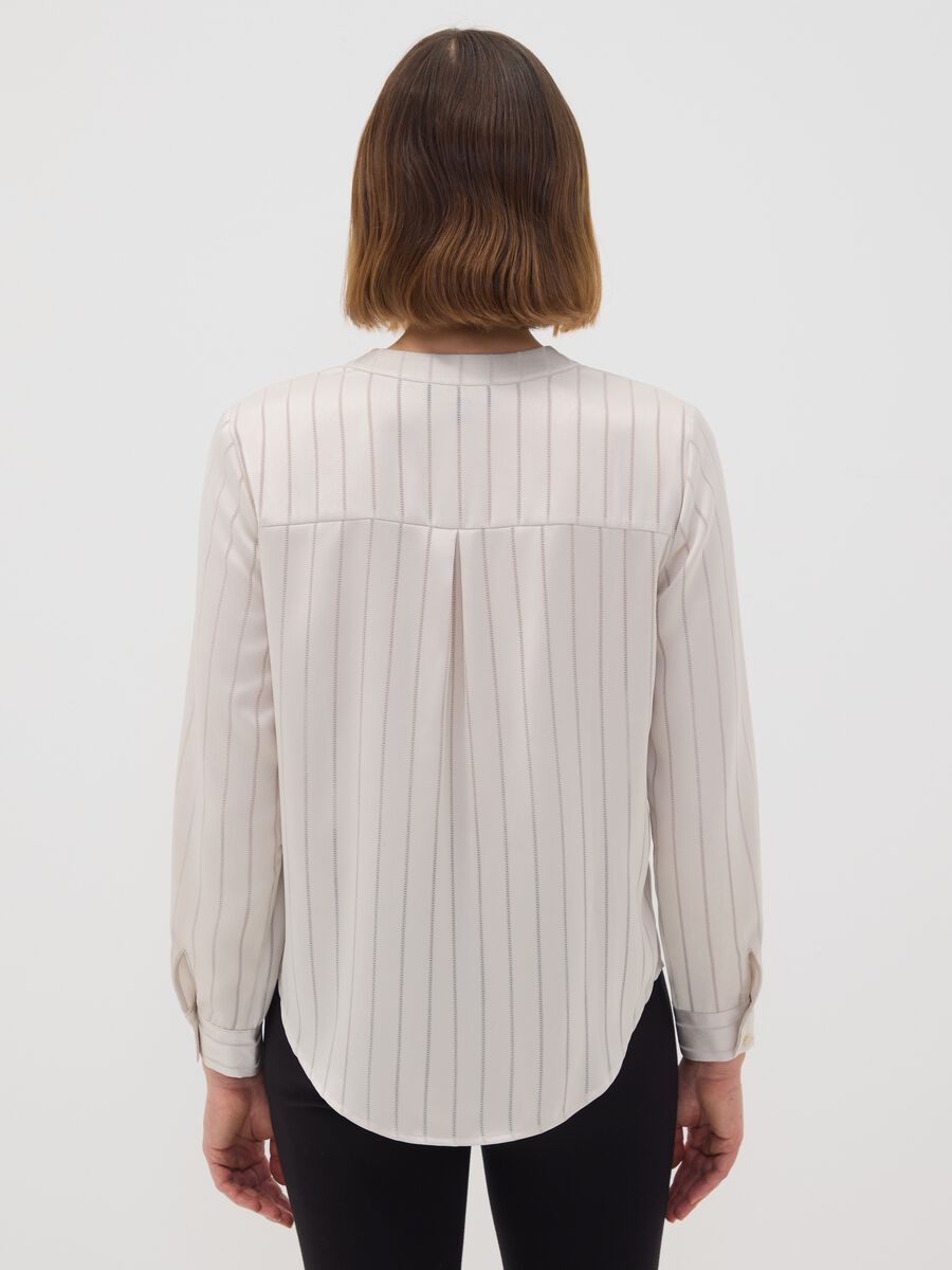 Camicia bianca in tessuto elasticizzato a righe_3